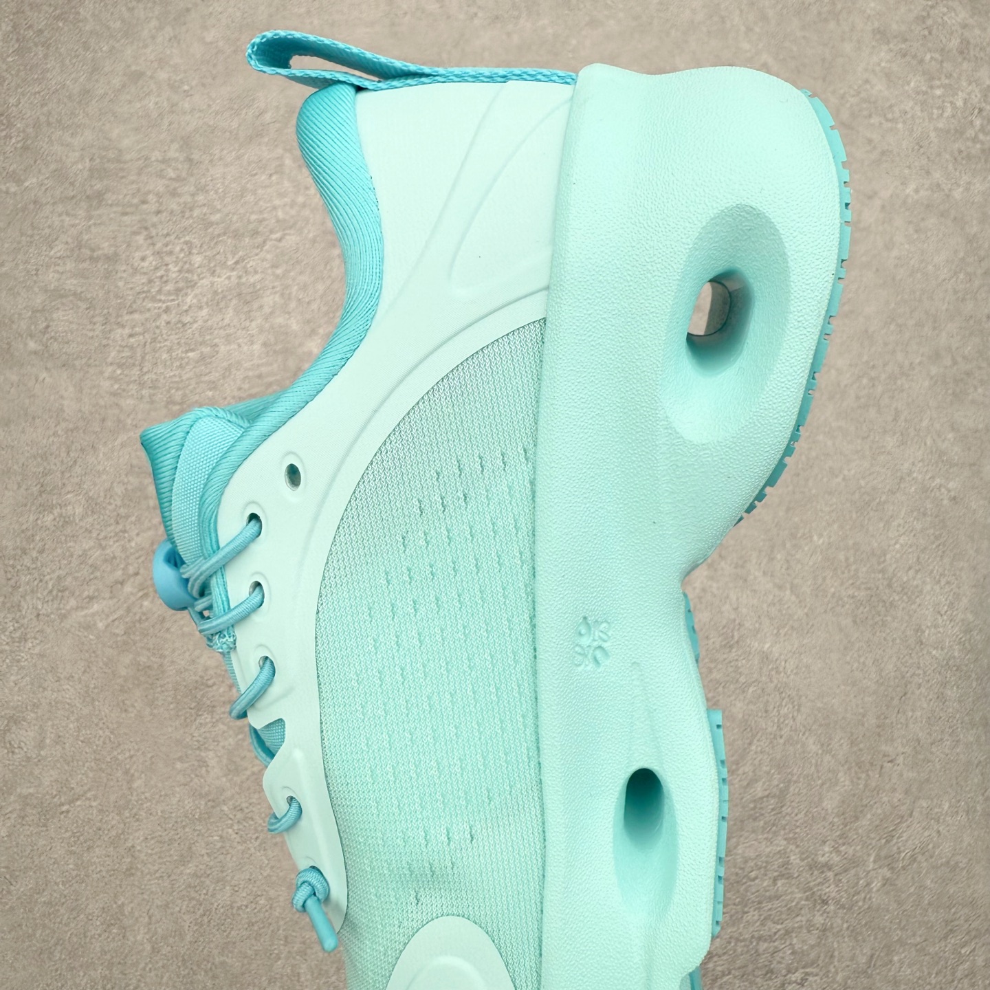 图片[7]-＃莞产 LOEWE罗意威 x ON昂跑 联名款 Cloudsolo系列 •原鞋一致橡胶底 原版高弹MD 加爆米花料 •正确后跟小蛮腰 •Logo立体有光泽度 •正确鞋头饱满立体 •鞋舌TPU立体高频 •正确鞋面网布多层厚实材料 •后跟织带高频立体 织带上浆加硬 •正确鞋带头滴胶柔软 •正确鞋垫前薄后厚有弹性（欧奈斯材料，非普通海玻璃） 尺码：36 36.5 37 37.5 38 38.5 39 40 40.5 41 42 42.5 43 44 44.5 45 46（真半码）-选品中心