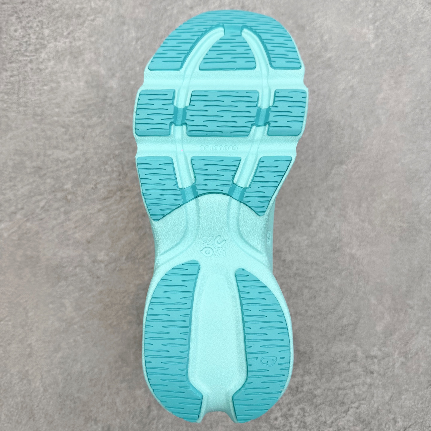 图片[9]-＃莞产 LOEWE罗意威 x ON昂跑 联名款 Cloudsolo系列 •原鞋一致橡胶底 原版高弹MD 加爆米花料 •正确后跟小蛮腰 •Logo立体有光泽度 •正确鞋头饱满立体 •鞋舌TPU立体高频 •正确鞋面网布多层厚实材料 •后跟织带高频立体 织带上浆加硬 •正确鞋带头滴胶柔软 •正确鞋垫前薄后厚有弹性（欧奈斯材料，非普通海玻璃） 尺码：36 36.5 37 37.5 38 38.5 39 40 40.5 41 42 42.5 43 44 44.5 45 46（真半码）-选品中心