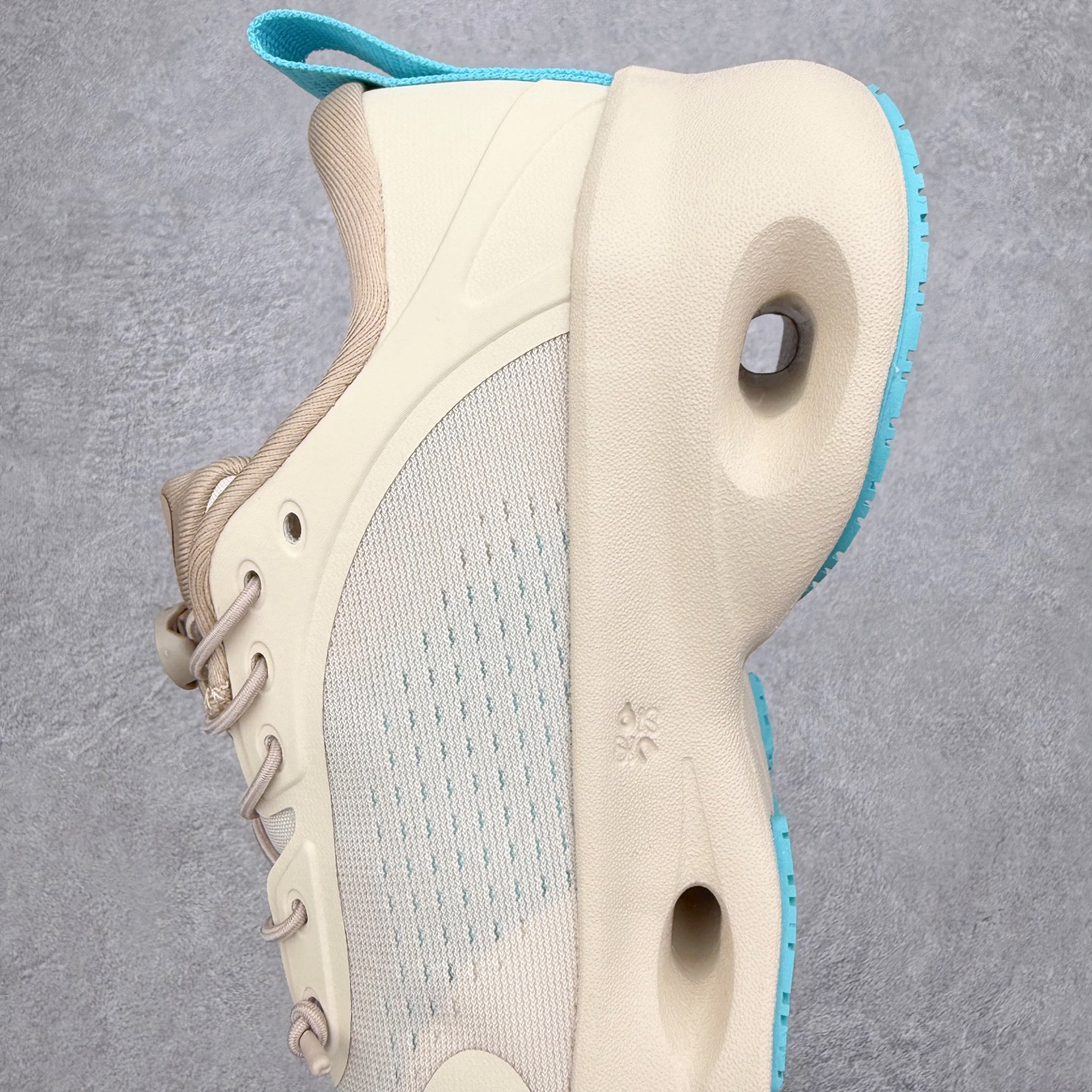 图片[7]-＃莞产 LOEWE罗意威 x ON昂跑 联名款 Cloudsolo系列 •原鞋一致橡胶底 原版高弹MD 加爆米花料 •正确后跟小蛮腰 •Logo立体有光泽度 •正确鞋头饱满立体 •鞋舌TPU立体高频 •正确鞋面网布多层厚实材料 •后跟织带高频立体 织带上浆加硬 •正确鞋带头滴胶柔软 •正确鞋垫前薄后厚有弹性（欧奈斯材料，非普通海玻璃） 尺码：36 36.5 37 37.5 38 38.5 39 40 40.5 41 42 42.5 43 44 44.5 45 46（真半码）-选品中心