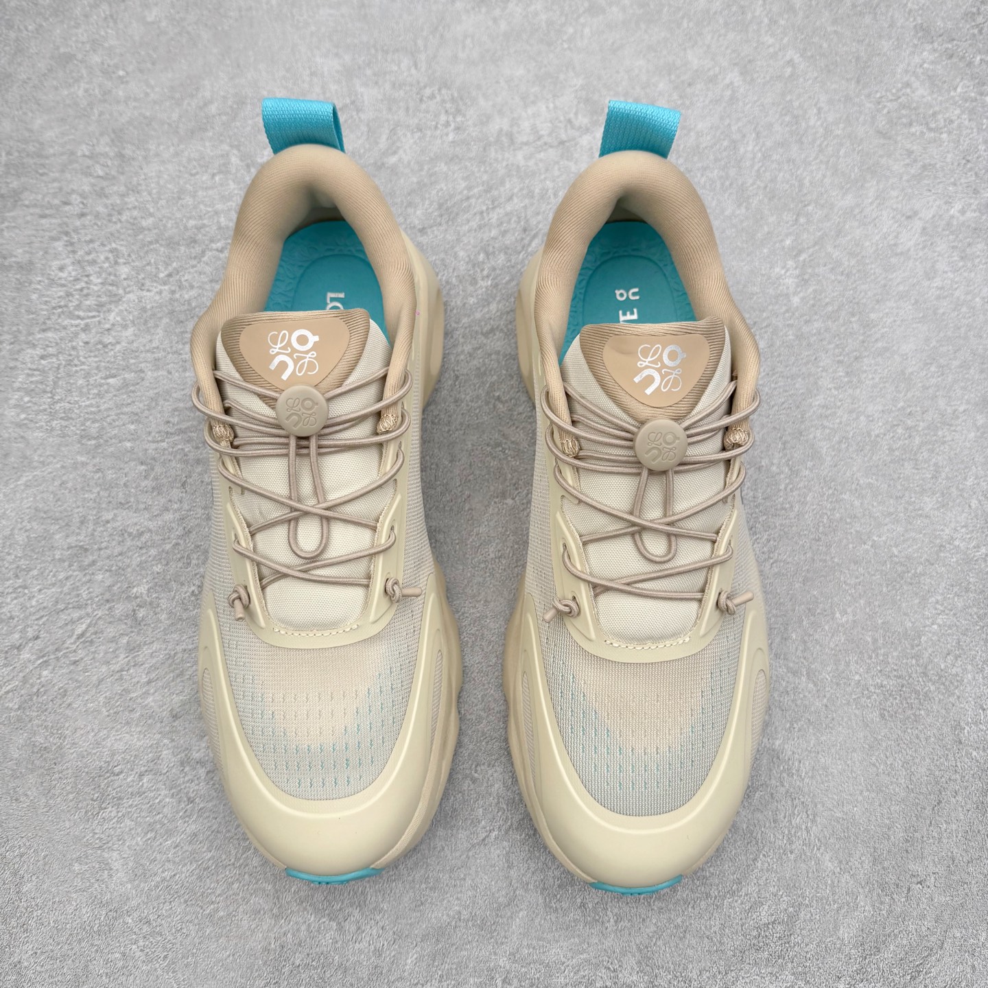 图片[2]-＃莞产 LOEWE罗意威 x ON昂跑 联名款 Cloudsolo系列 •原鞋一致橡胶底 原版高弹MD 加爆米花料 •正确后跟小蛮腰 •Logo立体有光泽度 •正确鞋头饱满立体 •鞋舌TPU立体高频 •正确鞋面网布多层厚实材料 •后跟织带高频立体 织带上浆加硬 •正确鞋带头滴胶柔软 •正确鞋垫前薄后厚有弹性（欧奈斯材料，非普通海玻璃） 尺码：36 36.5 37 37.5 38 38.5 39 40 40.5 41 42 42.5 43 44 44.5 45 46（真半码）-选品中心