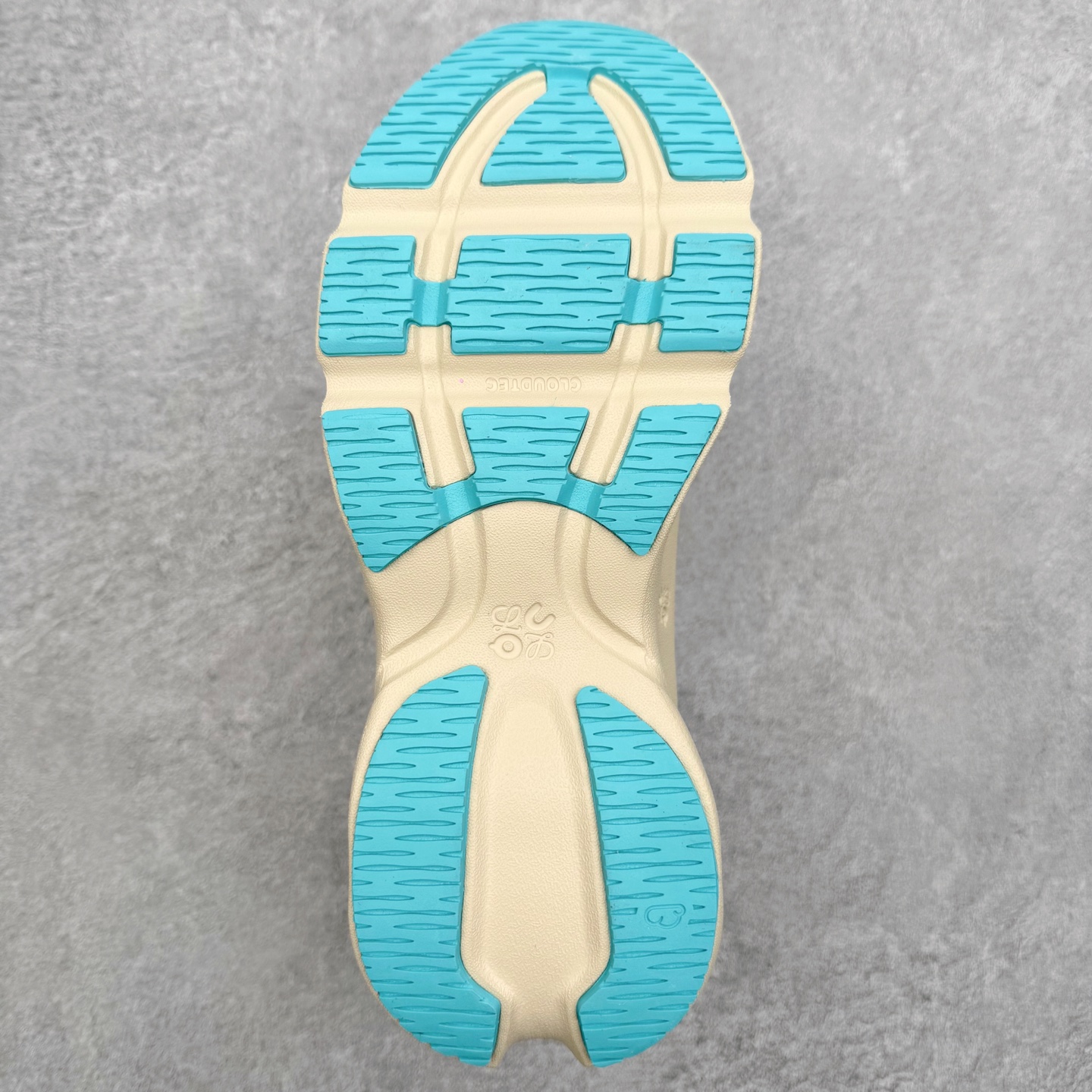 图片[9]-＃莞产 LOEWE罗意威 x ON昂跑 联名款 Cloudsolo系列 •原鞋一致橡胶底 原版高弹MD 加爆米花料 •正确后跟小蛮腰 •Logo立体有光泽度 •正确鞋头饱满立体 •鞋舌TPU立体高频 •正确鞋面网布多层厚实材料 •后跟织带高频立体 织带上浆加硬 •正确鞋带头滴胶柔软 •正确鞋垫前薄后厚有弹性（欧奈斯材料，非普通海玻璃） 尺码：36 36.5 37 37.5 38 38.5 39 40 40.5 41 42 42.5 43 44 44.5 45 46（真半码）-选品中心