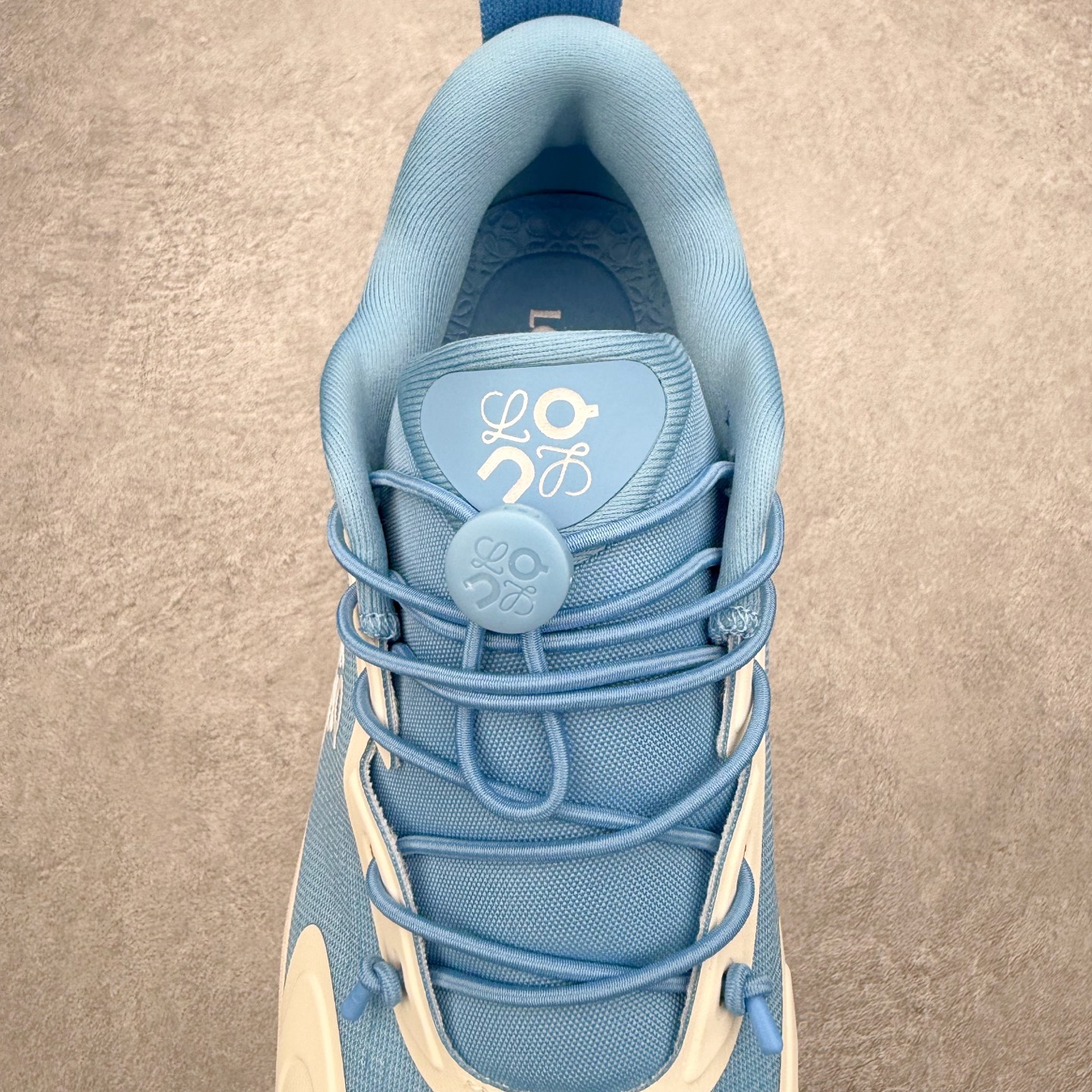 图片[5]-＃莞产 LOEWE罗意威 x ON昂跑 联名款 Cloudsolo系列 •原鞋一致橡胶底 原版高弹MD 加爆米花料 •正确后跟小蛮腰 •Logo立体有光泽度 •正确鞋头饱满立体 •鞋舌TPU立体高频 •正确鞋面网布多层厚实材料 •后跟织带高频立体 织带上浆加硬 •正确鞋带头滴胶柔软 •正确鞋垫前薄后厚有弹性（欧奈斯材料，非普通海玻璃） 尺码：36 36.5 37 37.5 38 38.5 39 40 40.5 41 42 42.5 43 44 44.5 45 46（真半码）-选品中心