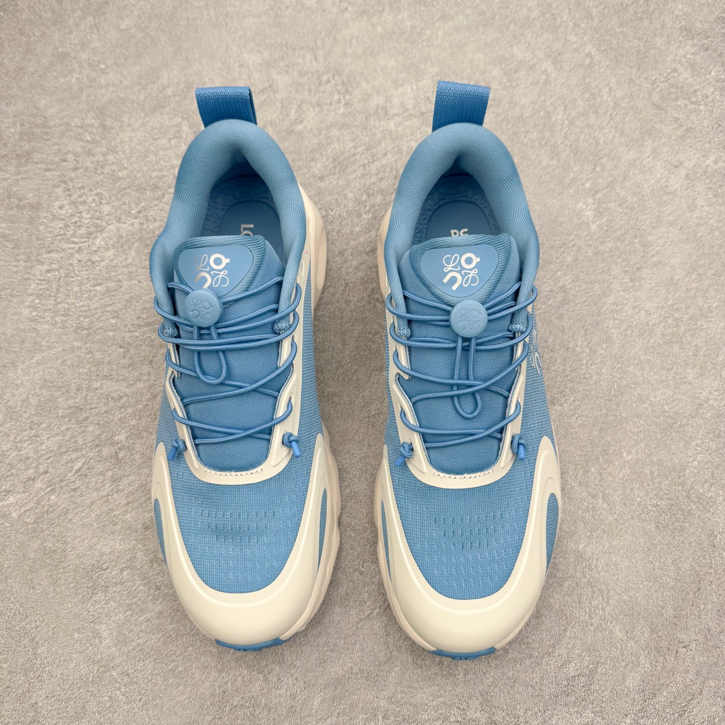 图片[2]-＃莞产 LOEWE罗意威 x ON昂跑 联名款 Cloudsolo系列 •原鞋一致橡胶底 原版高弹MD 加爆米花料 •正确后跟小蛮腰 •Logo立体有光泽度 •正确鞋头饱满立体 •鞋舌TPU立体高频 •正确鞋面网布多层厚实材料 •后跟织带高频立体 织带上浆加硬 •正确鞋带头滴胶柔软 •正确鞋垫前薄后厚有弹性（欧奈斯材料，非普通海玻璃） 尺码：36 36.5 37 37.5 38 38.5 39 40 40.5 41 42 42.5 43 44 44.5 45 46（真半码）-选品中心