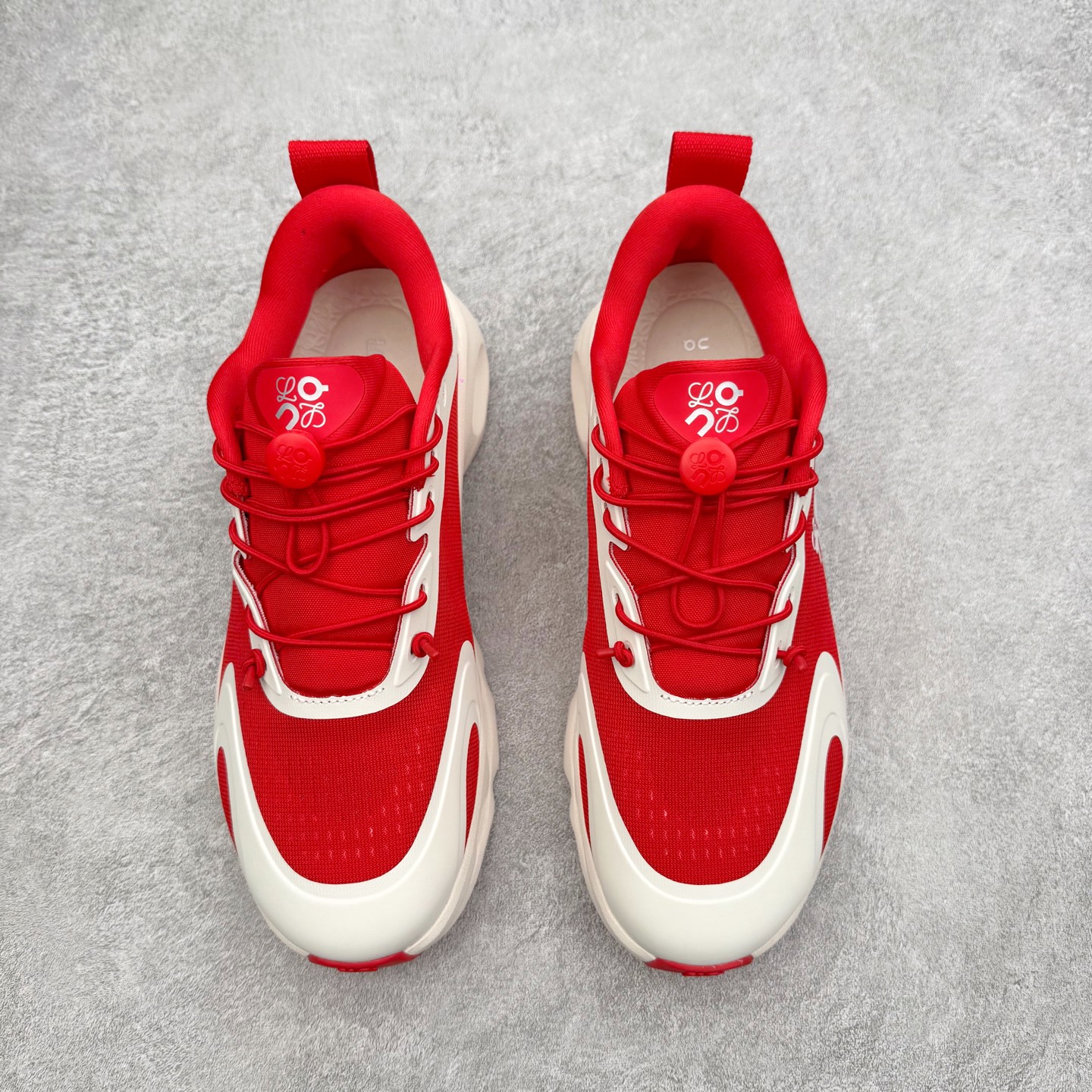 图片[2]-＃莞产 LOEWE罗意威 x ON昂跑 联名款 Cloudsolo系列 •原鞋一致橡胶底 原版高弹MD 加爆米花料 •正确后跟小蛮腰 •Logo立体有光泽度 •正确鞋头饱满立体 •鞋舌TPU立体高频 •正确鞋面网布多层厚实材料 •后跟织带高频立体 织带上浆加硬 •正确鞋带头滴胶柔软 •正确鞋垫前薄后厚有弹性（欧奈斯材料，非普通海玻璃） 尺码：36 36.5 37 37.5 38 38.5 39 40 40.5 41 42 42.5 43 44 44.5 45 46（真半码）-选品中心