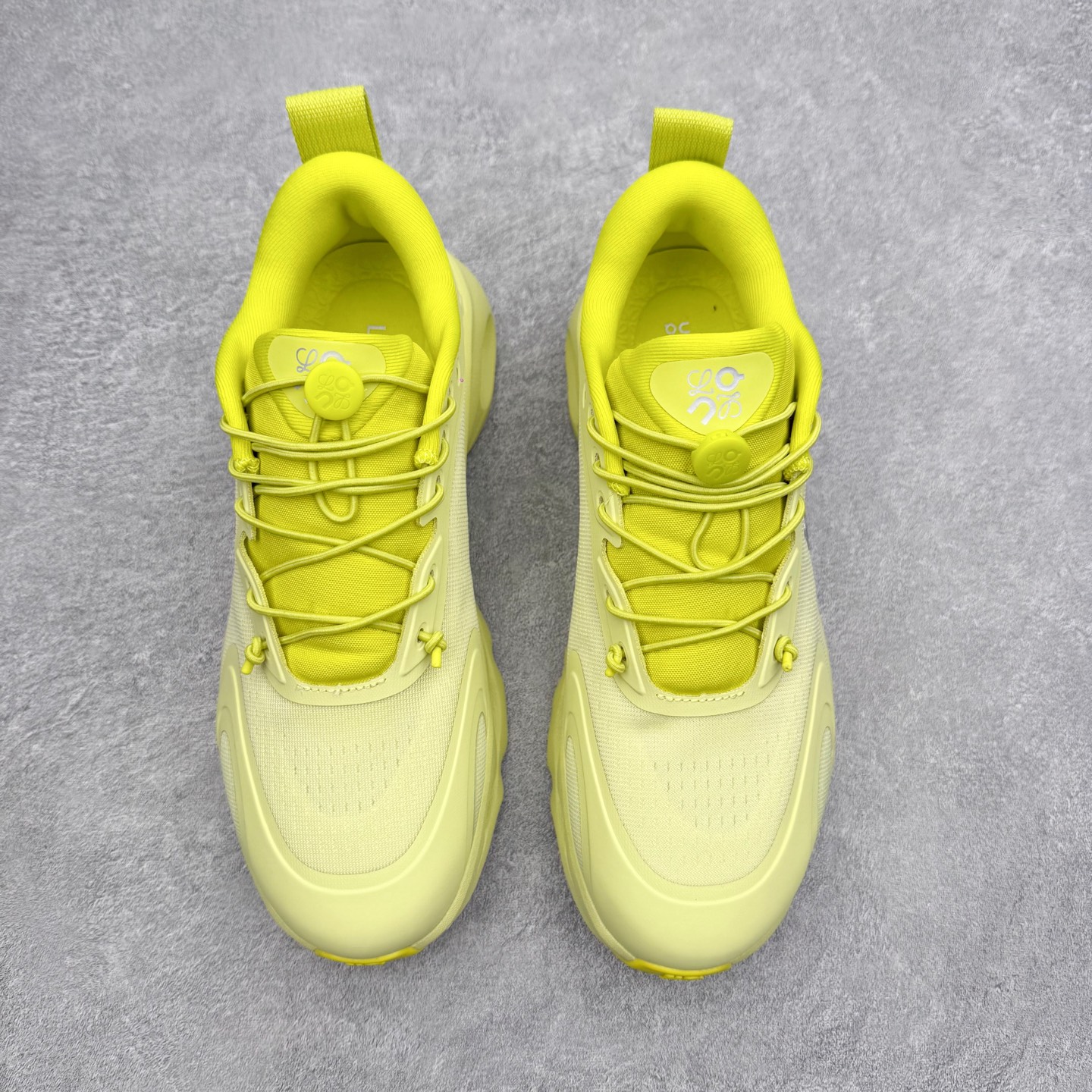 图片[2]-＃莞产 LOEWE罗意威 x ON昂跑 联名款 Cloudsolo系列 •原鞋一致橡胶底 原版高弹MD 加爆米花料 •正确后跟小蛮腰 •Logo立体有光泽度 •正确鞋头饱满立体 •鞋舌TPU立体高频 •正确鞋面网布多层厚实材料 •后跟织带高频立体 织带上浆加硬 •正确鞋带头滴胶柔软 •正确鞋垫前薄后厚有弹性（欧奈斯材料，非普通海玻璃） 尺码：36 36.5 37 37.5 38 38.5 39 40 40.5 41 42 42.5 43 44 44.5 45 46（真半码）-选品中心