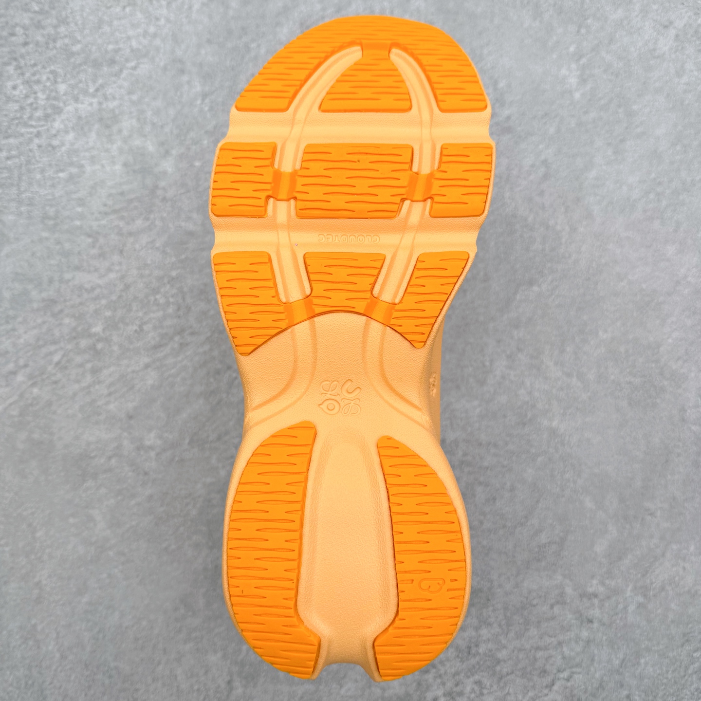 图片[9]-＃莞产 LOEWE罗意威 x ON昂跑 联名款 Cloudsolo系列 •原鞋一致橡胶底 原版高弹MD 加爆米花料 •正确后跟小蛮腰 •Logo立体有光泽度 •正确鞋头饱满立体 •鞋舌TPU立体高频 •正确鞋面网布多层厚实材料 •后跟织带高频立体 织带上浆加硬 •正确鞋带头滴胶柔软 •正确鞋垫前薄后厚有弹性（欧奈斯材料，非普通海玻璃） 尺码：36 36.5 37 37.5 38 38.5 39 40 40.5 41 42 42.5 43 44 44.5 45 46（真半码）-选品中心