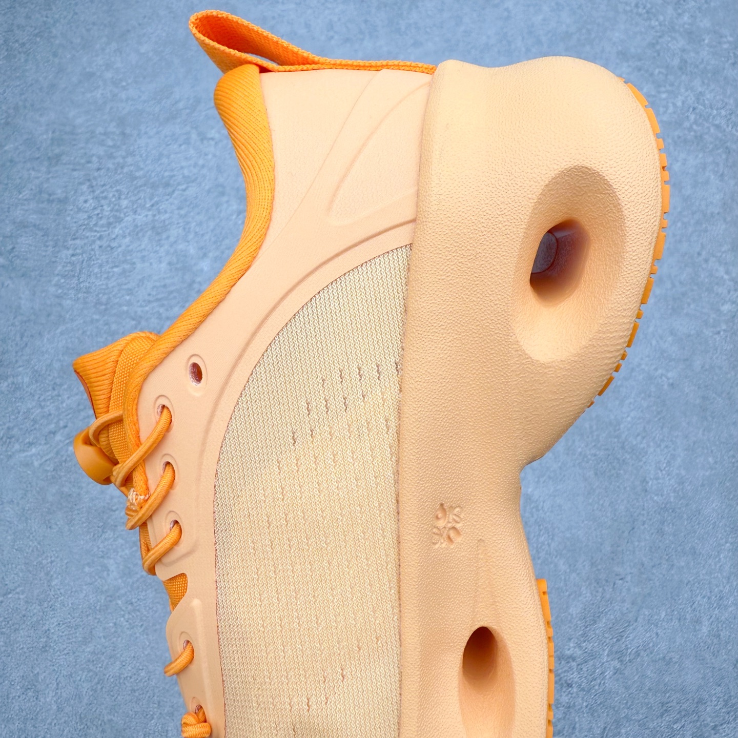 图片[7]-＃莞产 LOEWE罗意威 x ON昂跑 联名款 Cloudsolo系列 •原鞋一致橡胶底 原版高弹MD 加爆米花料 •正确后跟小蛮腰 •Logo立体有光泽度 •正确鞋头饱满立体 •鞋舌TPU立体高频 •正确鞋面网布多层厚实材料 •后跟织带高频立体 织带上浆加硬 •正确鞋带头滴胶柔软 •正确鞋垫前薄后厚有弹性（欧奈斯材料，非普通海玻璃） 尺码：36 36.5 37 37.5 38 38.5 39 40 40.5 41 42 42.5 43 44 44.5 45 46（真半码）-选品中心