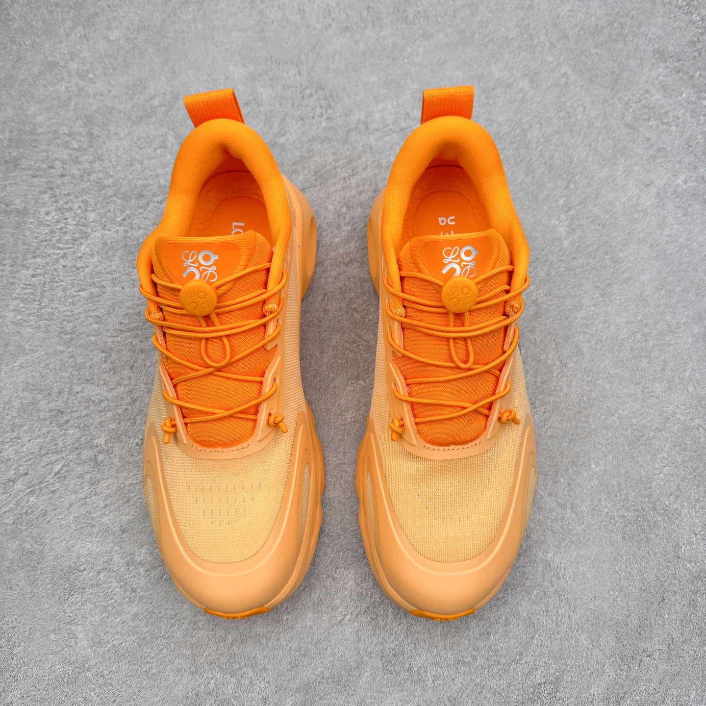 图片[2]-＃莞产 LOEWE罗意威 x ON昂跑 联名款 Cloudsolo系列 •原鞋一致橡胶底 原版高弹MD 加爆米花料 •正确后跟小蛮腰 •Logo立体有光泽度 •正确鞋头饱满立体 •鞋舌TPU立体高频 •正确鞋面网布多层厚实材料 •后跟织带高频立体 织带上浆加硬 •正确鞋带头滴胶柔软 •正确鞋垫前薄后厚有弹性（欧奈斯材料，非普通海玻璃） 尺码：36 36.5 37 37.5 38 38.5 39 40 40.5 41 42 42.5 43 44 44.5 45 46（真半码）-选品中心