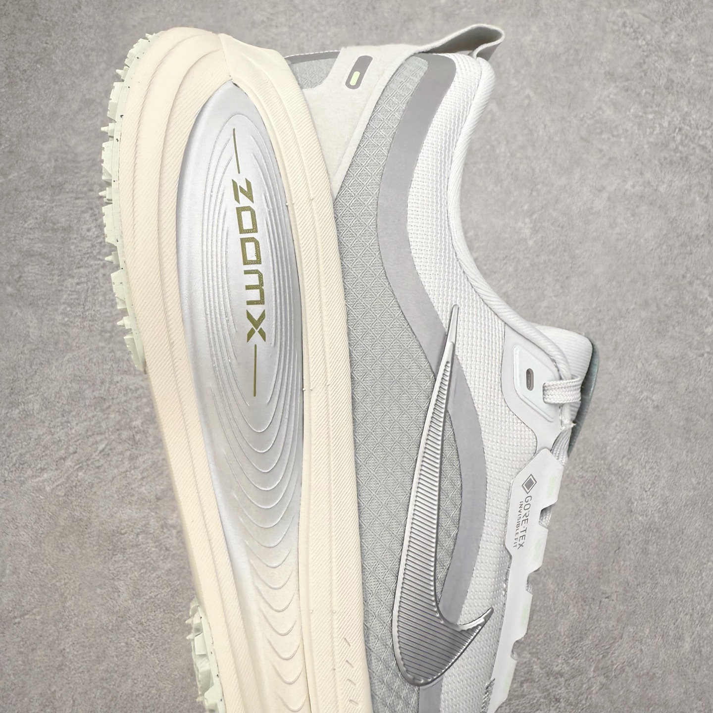 图片[6]-＃纯原 NK Vomero 18 GTX 时尚舒适 网布防滑耐磨 低帮跑步鞋 HQ7001-003 实拍调校N版已经零色差零失真 百分百还原实物色彩所见即所得 不存在货不对板色差等低级问题 选购参考实物拍摄 不混卖不参货 只用心做好货严格选品 承诺混一赔十 尺码：36 36.5 37.5 38 38.5 39 40 40.5 41 42 42.5 43 44 44.5 45-选品中心