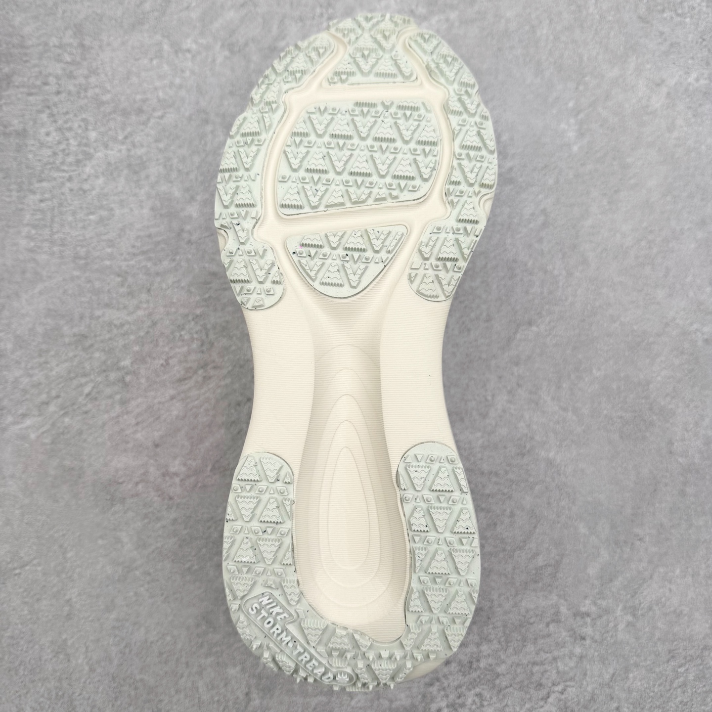 图片[9]-＃纯原 NK Vomero 18 GTX 时尚舒适 网布防滑耐磨 低帮跑步鞋 HQ7001-003 实拍调校N版已经零色差零失真 百分百还原实物色彩所见即所得 不存在货不对板色差等低级问题 选购参考实物拍摄 不混卖不参货 只用心做好货严格选品 承诺混一赔十 尺码：36 36.5 37.5 38 38.5 39 40 40.5 41 42 42.5 43 44 44.5 45-选品中心