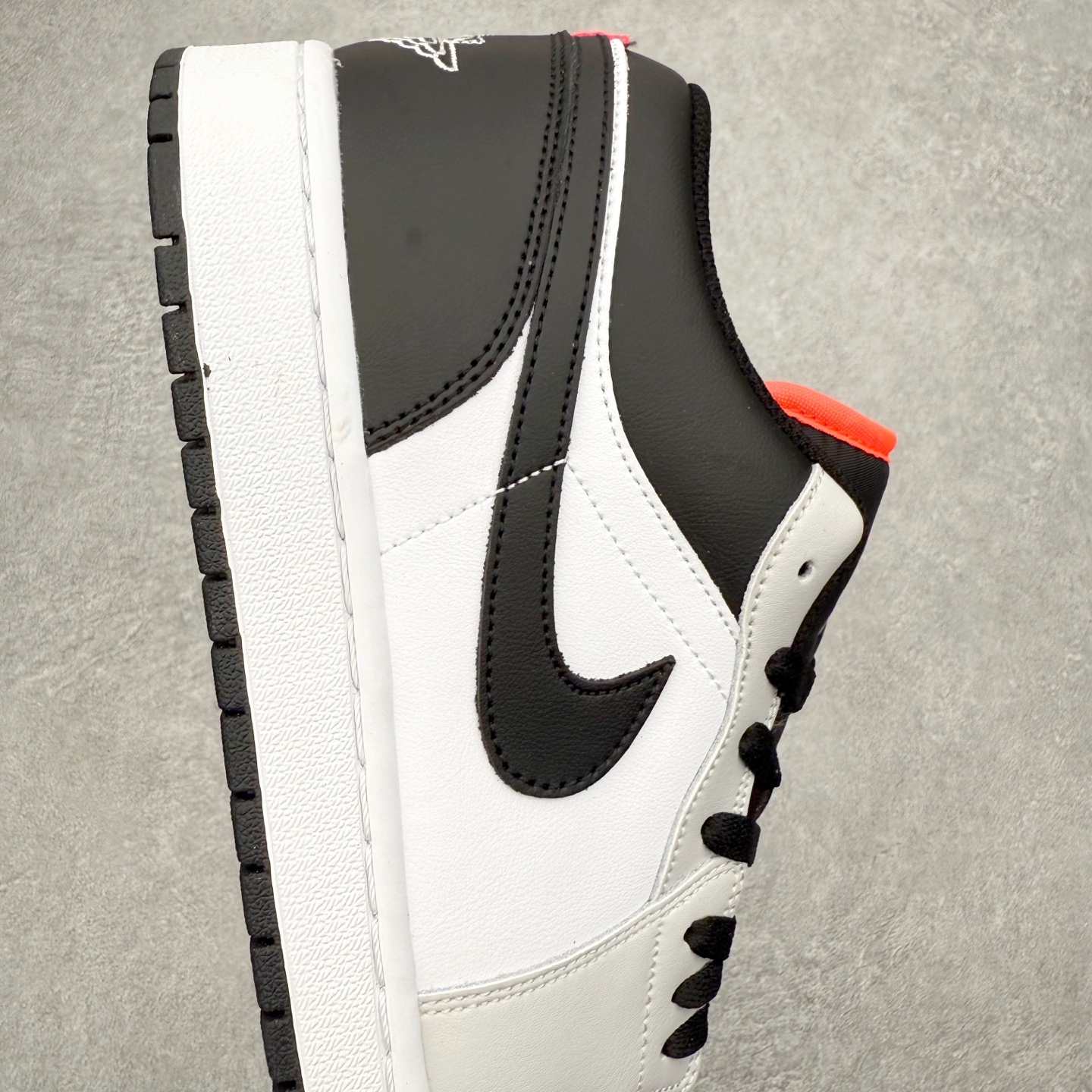 图片[6]-＃K版 Air Jordan AJ1 Low 低帮 553558-045 全新流水线出品 DT版本唯一平替选择 市场第二梯队最强版 全部原鞋开发 原楦原纸板开发 全鞋电脑针车 原厂内置全掌气垫 原盒内在原标 唯一Zp原版鞋带绑法 免检产品 全新2022版型 全头层皮料 完美零毛边处理 原厂配置全掌气垫 价格定位良心 几十个配色陆续出货 实拍调校N版已经零色差零失真 百分百还原实物色彩所见即所得 不存在货不对板色差等低级问题 选购参考实物拍摄 不混卖不参货 只用心做好货严格选品 承诺混一赔十 尺码：36 36.5 37.5 38 38.5 39 40 40.5 41 42 42.5 43 44 44.5 45-选品中心