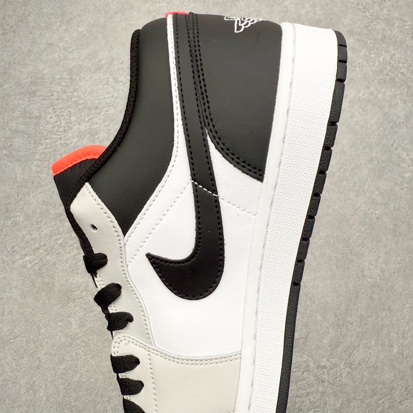 图片[7]-＃K版 Air Jordan AJ1 Low 低帮 553558-045 全新流水线出品 DT版本唯一平替选择 市场第二梯队最强版 全部原鞋开发 原楦原纸板开发 全鞋电脑针车 原厂内置全掌气垫 原盒内在原标 唯一Zp原版鞋带绑法 免检产品 全新2022版型 全头层皮料 完美零毛边处理 原厂配置全掌气垫 价格定位良心 几十个配色陆续出货 实拍调校N版已经零色差零失真 百分百还原实物色彩所见即所得 不存在货不对板色差等低级问题 选购参考实物拍摄 不混卖不参货 只用心做好货严格选品 承诺混一赔十 尺码：36 36.5 37.5 38 38.5 39 40 40.5 41 42 42.5 43 44 44.5 45-选品中心