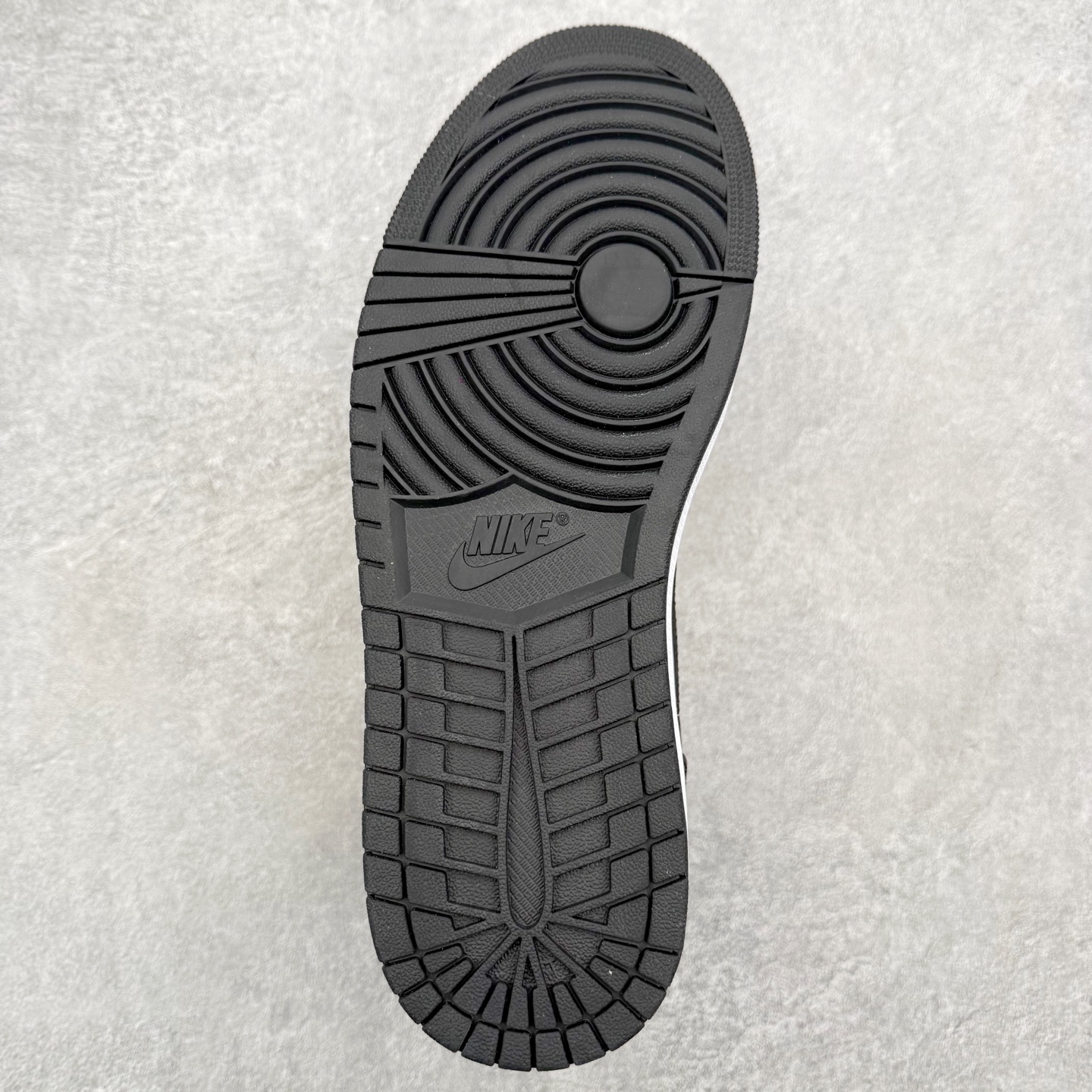 图片[9]-＃K版 Air Jordan AJ1 Low 低帮 553558-045 全新流水线出品 DT版本唯一平替选择 市场第二梯队最强版 全部原鞋开发 原楦原纸板开发 全鞋电脑针车 原厂内置全掌气垫 原盒内在原标 唯一Zp原版鞋带绑法 免检产品 全新2022版型 全头层皮料 完美零毛边处理 原厂配置全掌气垫 价格定位良心 几十个配色陆续出货 实拍调校N版已经零色差零失真 百分百还原实物色彩所见即所得 不存在货不对板色差等低级问题 选购参考实物拍摄 不混卖不参货 只用心做好货严格选品 承诺混一赔十 尺码：36 36.5 37.5 38 38.5 39 40 40.5 41 42 42.5 43 44 44.5 45-选品中心