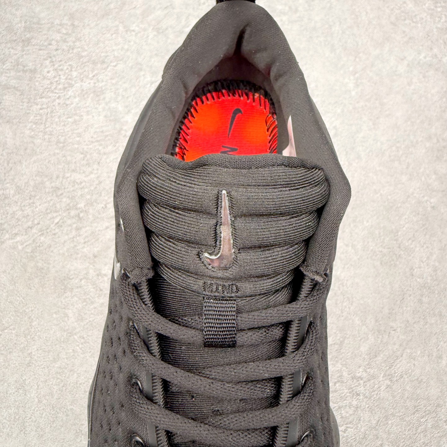 图片[5]-NK Mind 002 黑科技足底按摩舒适贴合训练鞋 HQ4310-001 该系列首作 Mind 001 从神经科学中汲取灵感，打造出一款不仅外观独特，更能为穿着者带来别样感知体验的球鞋，此次新作将继续延续此核心方向。历时十年打磨的 Mind 系列，承载着 Nike 对未来鞋款的愿景呈现。系列中的每双鞋，外底均由 22 个独立泡沫结节构成，旨在模拟赤足般的体验。这些结节通过与足底感官感受器的相互作用，从而促进人体的自然步态。实拍调校N版已经零色差零失真 百分百还原实物色彩所见即所得 不存在货不对板色差等低级问题 选购参考实物拍摄 不混卖不参货 只用心做好货严格选品 承诺混一赔十 尺码：36 36.5 37.5 38 38.5 39 40 40.5 41 42 42.5 43 44 44.5 45-选品中心