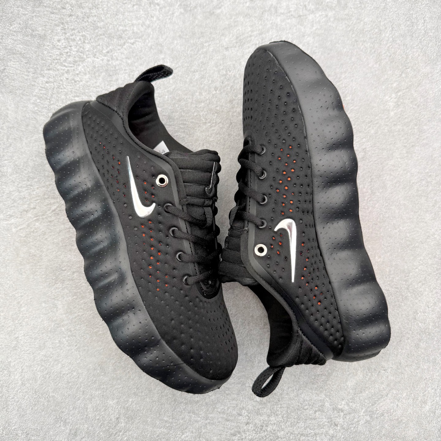 图片[3]-NK Mind 002 黑科技足底按摩舒适贴合训练鞋 HQ4310-001 该系列首作 Mind 001 从神经科学中汲取灵感，打造出一款不仅外观独特，更能为穿着者带来别样感知体验的球鞋，此次新作将继续延续此核心方向。历时十年打磨的 Mind 系列，承载着 Nike 对未来鞋款的愿景呈现。系列中的每双鞋，外底均由 22 个独立泡沫结节构成，旨在模拟赤足般的体验。这些结节通过与足底感官感受器的相互作用，从而促进人体的自然步态。实拍调校N版已经零色差零失真 百分百还原实物色彩所见即所得 不存在货不对板色差等低级问题 选购参考实物拍摄 不混卖不参货 只用心做好货严格选品 承诺混一赔十 尺码：36 36.5 37.5 38 38.5 39 40 40.5 41 42 42.5 43 44 44.5 45-选品中心