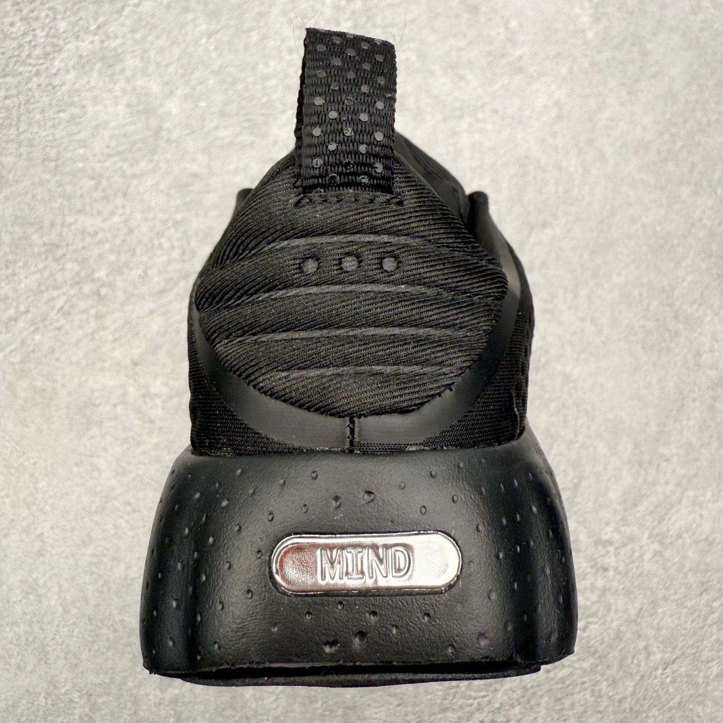 图片[8]-NK Mind 002 黑科技足底按摩舒适贴合训练鞋 HQ4310-001 该系列首作 Mind 001 从神经科学中汲取灵感，打造出一款不仅外观独特，更能为穿着者带来别样感知体验的球鞋，此次新作将继续延续此核心方向。历时十年打磨的 Mind 系列，承载着 Nike 对未来鞋款的愿景呈现。系列中的每双鞋，外底均由 22 个独立泡沫结节构成，旨在模拟赤足般的体验。这些结节通过与足底感官感受器的相互作用，从而促进人体的自然步态。实拍调校N版已经零色差零失真 百分百还原实物色彩所见即所得 不存在货不对板色差等低级问题 选购参考实物拍摄 不混卖不参货 只用心做好货严格选品 承诺混一赔十 尺码：36 36.5 37.5 38 38.5 39 40 40.5 41 42 42.5 43 44 44.5 45-选品中心