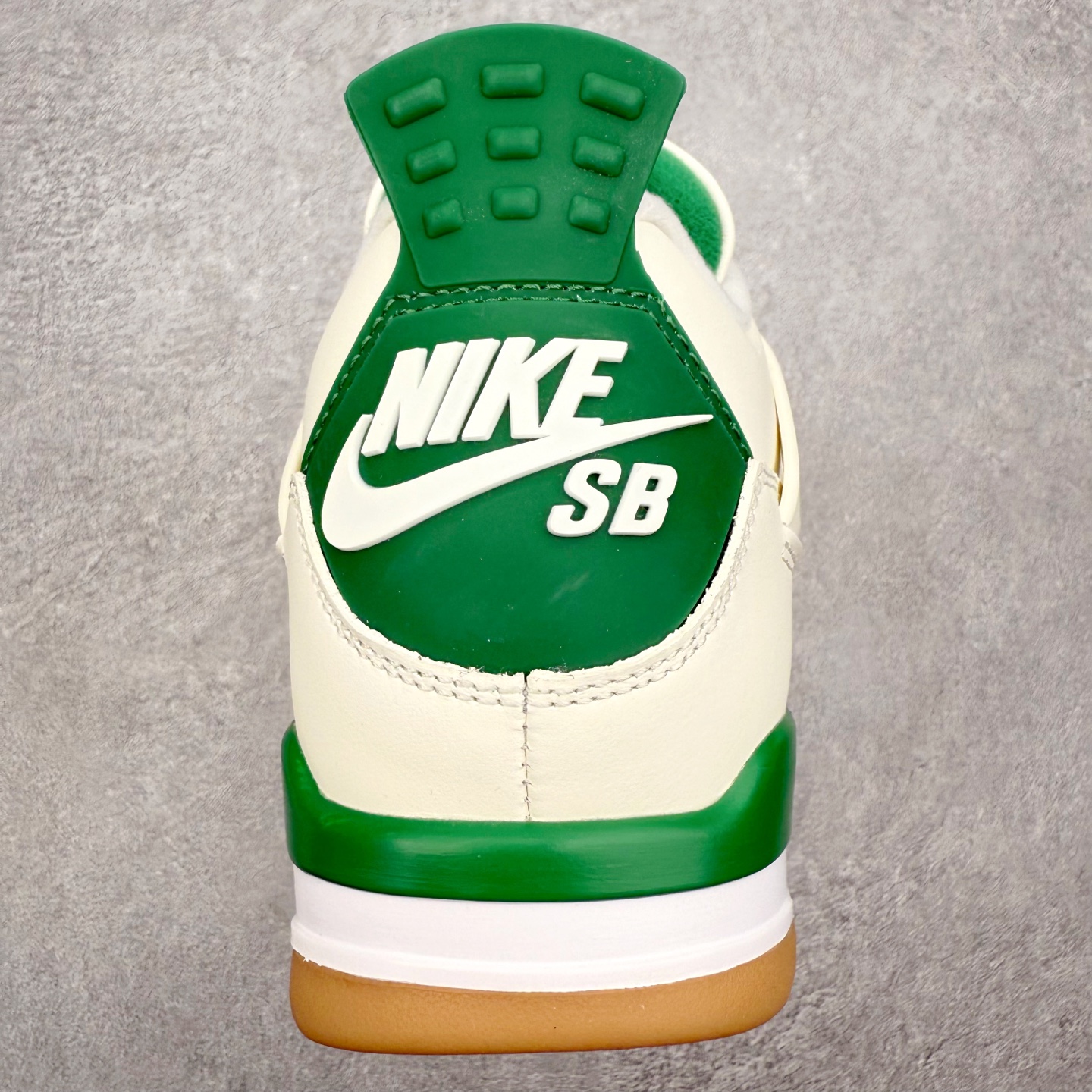 图片[8]-＃莞产纯原福利 Air Jordan AJ4 Retro 系列 大厂出品 全头层加持 原鞋原楦原纸板同源开发 完美呈现乔4的版型 内侧正确双色网格 还原细节 原厂皮料 正确气垫颜色 正确网格工艺 正确拉帮工艺 全鞋原装材料制作 原档案原模具打造 支持全方位与正品对比 尺码：40 40.5 41 42 42.5 43 44 44.5 45 46 47.5-选品中心