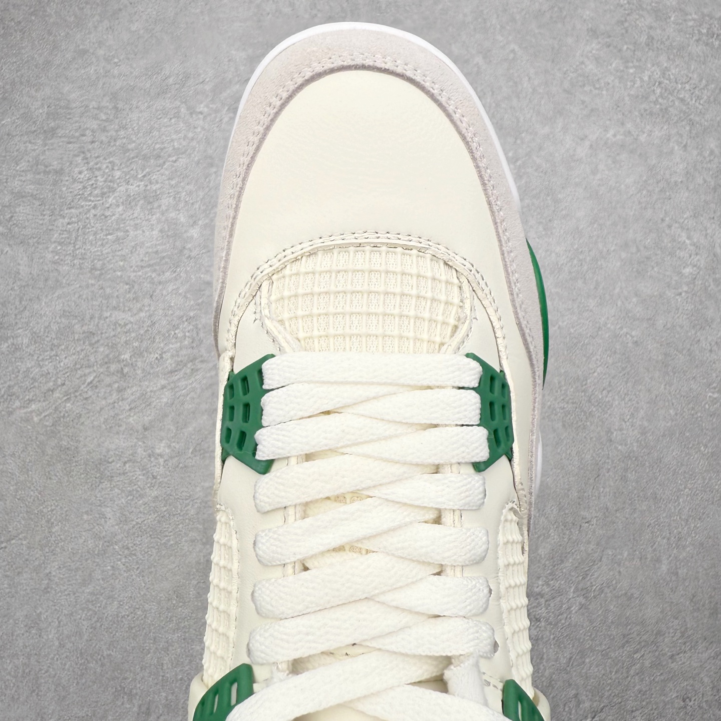 图片[4]-＃莞产纯原福利 Air Jordan AJ4 Retro 系列 大厂出品 全头层加持 原鞋原楦原纸板同源开发 完美呈现乔4的版型 内侧正确双色网格 还原细节 原厂皮料 正确气垫颜色 正确网格工艺 正确拉帮工艺 全鞋原装材料制作 原档案原模具打造 支持全方位与正品对比 尺码：40 40.5 41 42 42.5 43 44 44.5 45 46 47.5-选品中心