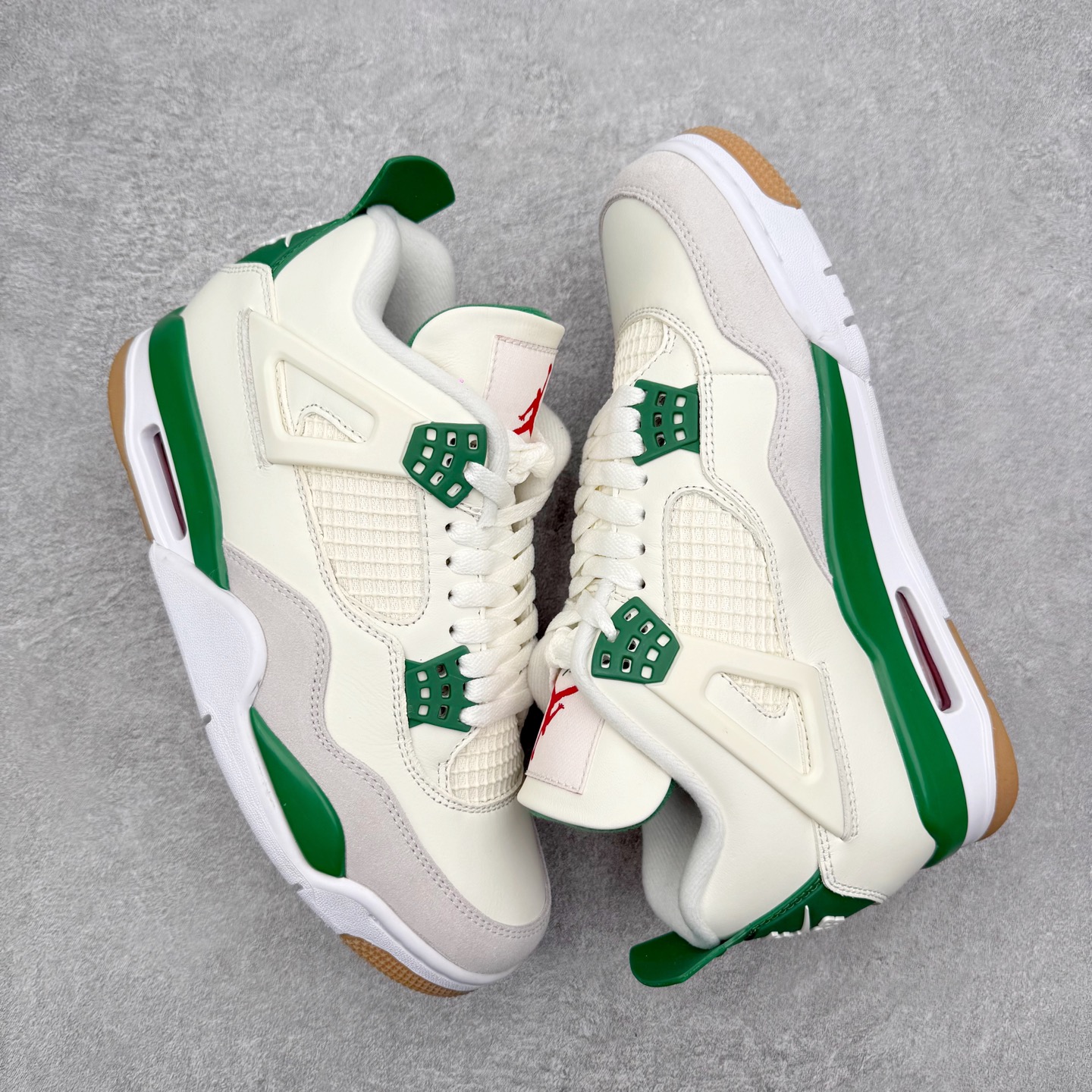 图片[3]-＃莞产纯原福利 Air Jordan AJ4 Retro 系列 大厂出品 全头层加持 原鞋原楦原纸板同源开发 完美呈现乔4的版型 内侧正确双色网格 还原细节 原厂皮料 正确气垫颜色 正确网格工艺 正确拉帮工艺 全鞋原装材料制作 原档案原模具打造 支持全方位与正品对比 尺码：40 40.5 41 42 42.5 43 44 44.5 45 46 47.5-选品中心