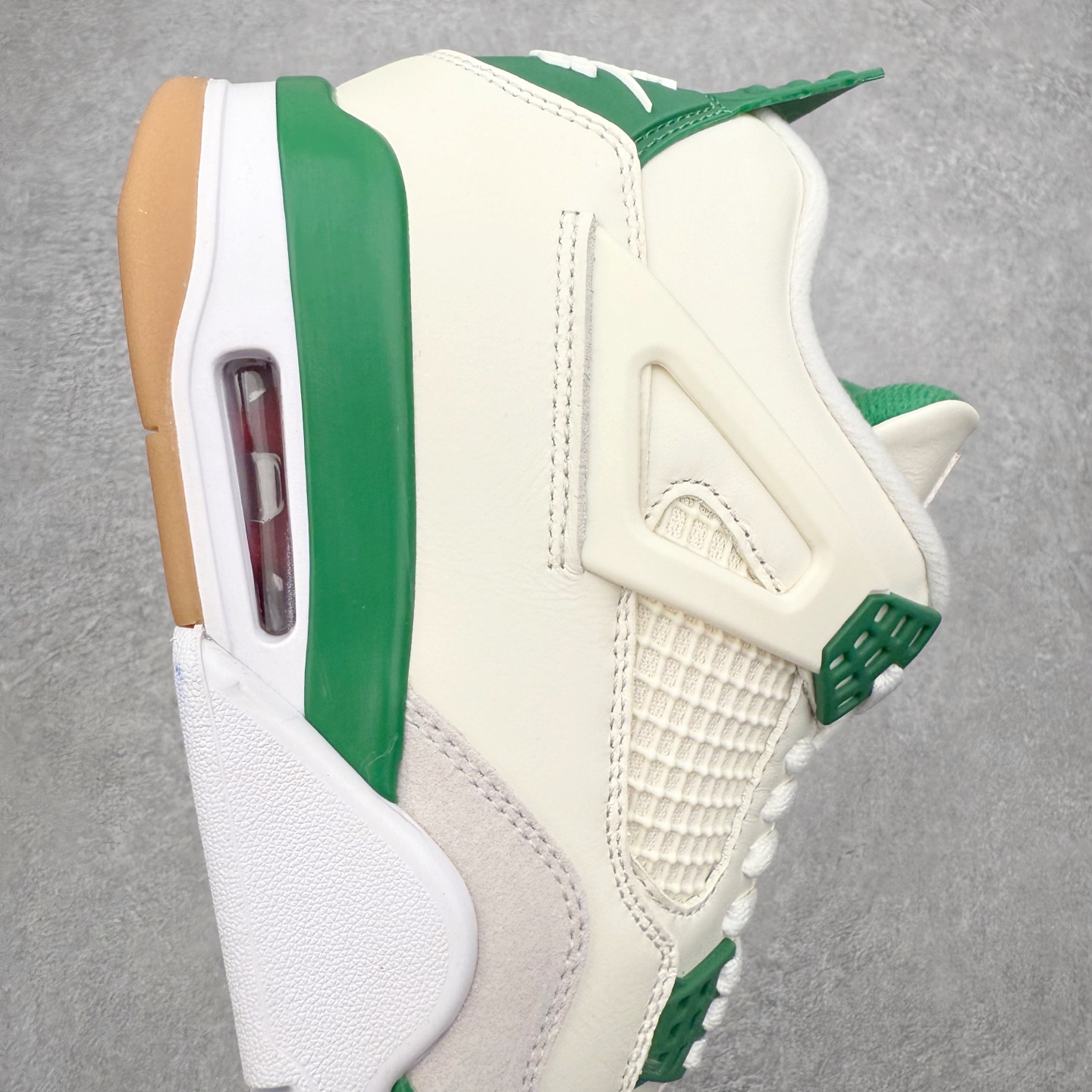 图片[6]-＃莞产纯原福利 Air Jordan AJ4 Retro 系列 大厂出品 全头层加持 原鞋原楦原纸板同源开发 完美呈现乔4的版型 内侧正确双色网格 还原细节 原厂皮料 正确气垫颜色 正确网格工艺 正确拉帮工艺 全鞋原装材料制作 原档案原模具打造 支持全方位与正品对比 尺码：40 40.5 41 42 42.5 43 44 44.5 45 46 47.5-选品中心