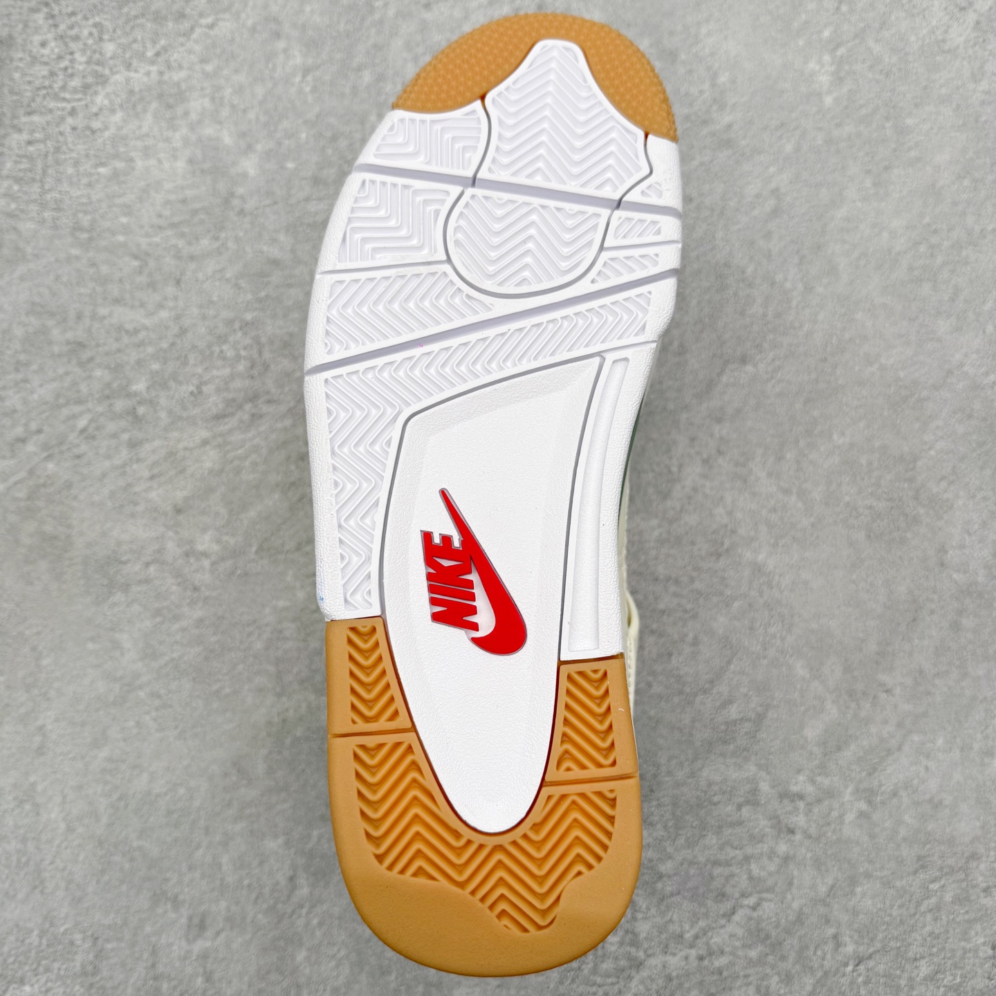 图片[9]-＃莞产纯原福利 Air Jordan AJ4 Retro 系列 大厂出品 全头层加持 原鞋原楦原纸板同源开发 完美呈现乔4的版型 内侧正确双色网格 还原细节 原厂皮料 正确气垫颜色 正确网格工艺 正确拉帮工艺 全鞋原装材料制作 原档案原模具打造 支持全方位与正品对比 尺码：40 40.5 41 42 42.5 43 44 44.5 45 46 47.5-选品中心