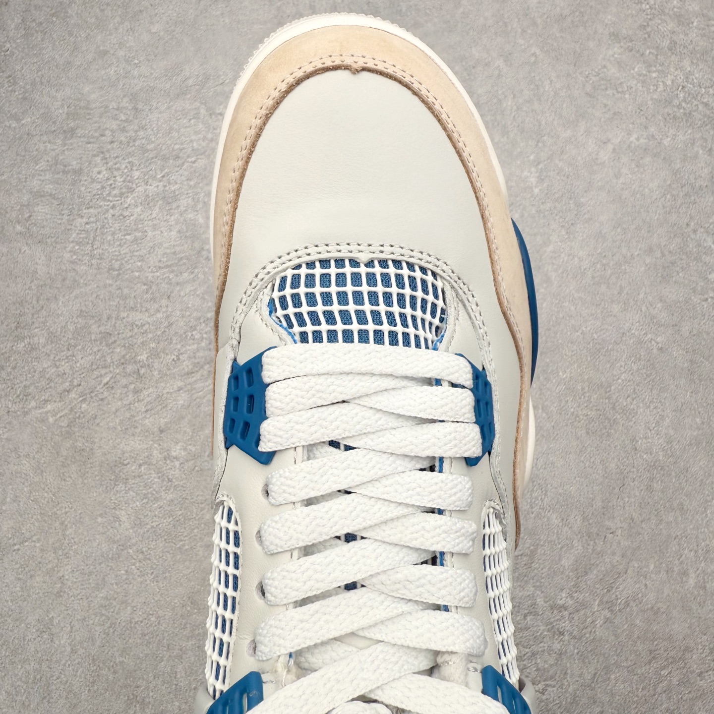 图片[4]-＃莞产纯原福利 Air Jordan AJ4 Retro 系列 大厂出品 全头层加持 原鞋原楦原纸板同源开发 完美呈现乔4的版型 内侧正确双色网格 还原细节 原厂皮料 正确气垫颜色 正确网格工艺 正确拉帮工艺 全鞋原装材料制作 原档案原模具打造 支持全方位与正品对比 尺码：40 40.5 41 42 42.5 43 44 44.5 45 46 47.5-选品中心