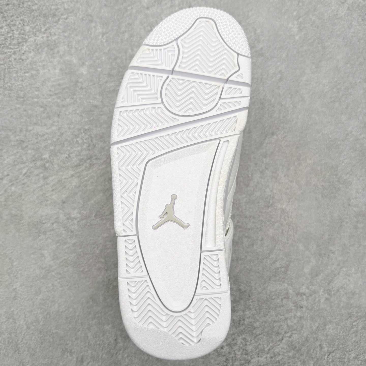 图片[9]-＃莞产纯原福利 Air Jordan AJ4 Retro 系列 大厂出品 全头层加持 原鞋原楦原纸板同源开发 完美呈现乔4的版型 内侧正确双色网格 还原细节 原厂皮料 正确气垫颜色 正确网格工艺 正确拉帮工艺 全鞋原装材料制作 原档案原模具打造 支持全方位与正品对比 尺码：40 40.5 41 42 42.5 43 44 44.5 45 46 47.5-选品中心