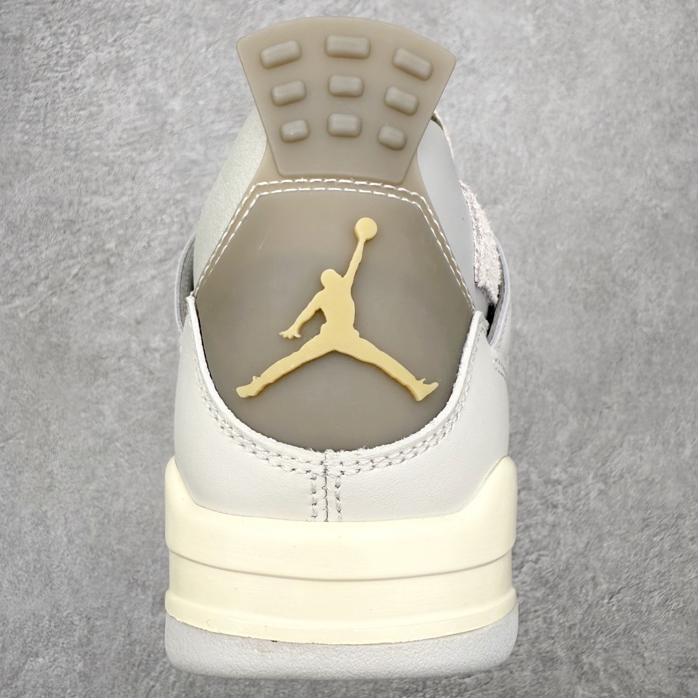 图片[8]-＃莞产纯原福利 Air Jordan AJ4 Retro 系列 大厂出品 全头层加持 原鞋原楦原纸板同源开发 完美呈现乔4的版型 内侧正确双色网格 还原细节 原厂皮料 正确气垫颜色 正确网格工艺 正确拉帮工艺 全鞋原装材料制作 原档案原模具打造 支持全方位与正品对比 尺码：40 40.5 41 42 42.5 43 44 44.5 45 46 47.5-选品中心