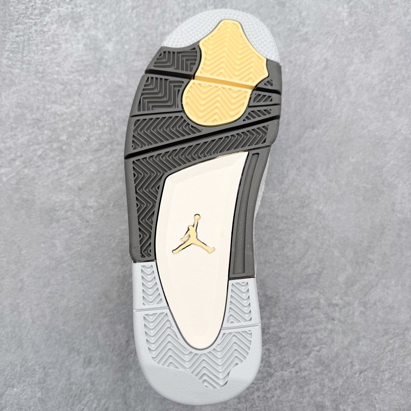 图片[9]-＃莞产纯原福利 Air Jordan AJ4 Retro 系列 大厂出品 全头层加持 原鞋原楦原纸板同源开发 完美呈现乔4的版型 内侧正确双色网格 还原细节 原厂皮料 正确气垫颜色 正确网格工艺 正确拉帮工艺 全鞋原装材料制作 原档案原模具打造 支持全方位与正品对比 尺码：40 40.5 41 42 42.5 43 44 44.5 45 46 47.5-选品中心