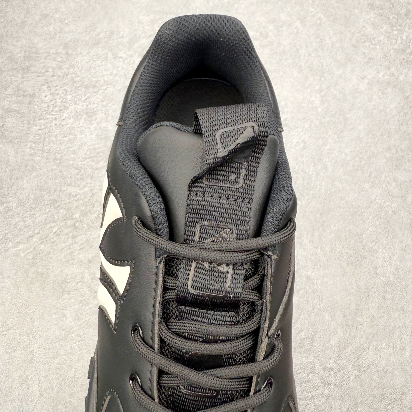 图片[5]-＃纯原福利 MLB BigBall Chunky纽约洋基队增高复古风印花老爹鞋 MLB是韩国F&F旗下潮流服装品牌 拥有150年历史的经典传统 是街头文化和国际生活方式的领导者 MLB拥有包括男装、女装、童装、配饰在内的全品类服饰 提供覆盖各性别、各年龄层、From Head to Toe的穿搭装备 其产品结合了韩国的时尚造型与质感 展现了运动服饰也可以兼具时尚潮流的风格 在产品设计上 MLB不仅融合了美国职业棒球大联盟的各当家球队 更结合了棒球运动中的各个元素 复古风范自信控场 复古鞋型率先勾描独特的自我态度 在经典线条与时尚元素的精彩交织下刷新街头复古运动风潮 质感十足兼备卓越的舒适透气性能迎合夏日追求的自在脚感。尺码：36 36.5 37.5 38 38.5 39 40 40.5 41 42 42.5 43 44 44.5 45-选品中心