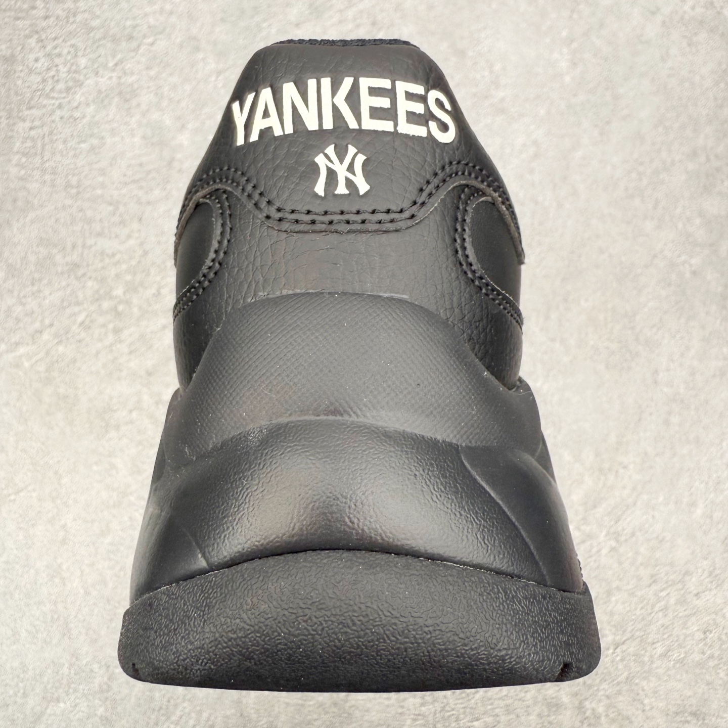 图片[8]-＃纯原福利 MLB BigBall Chunky纽约洋基队增高复古风印花老爹鞋 MLB是韩国F&F旗下潮流服装品牌 拥有150年历史的经典传统 是街头文化和国际生活方式的领导者 MLB拥有包括男装、女装、童装、配饰在内的全品类服饰 提供覆盖各性别、各年龄层、From Head to Toe的穿搭装备 其产品结合了韩国的时尚造型与质感 展现了运动服饰也可以兼具时尚潮流的风格 在产品设计上 MLB不仅融合了美国职业棒球大联盟的各当家球队 更结合了棒球运动中的各个元素 复古风范自信控场 复古鞋型率先勾描独特的自我态度 在经典线条与时尚元素的精彩交织下刷新街头复古运动风潮 质感十足兼备卓越的舒适透气性能迎合夏日追求的自在脚感。尺码：36 36.5 37.5 38 38.5 39 40 40.5 41 42 42.5 43 44 44.5 45-选品中心