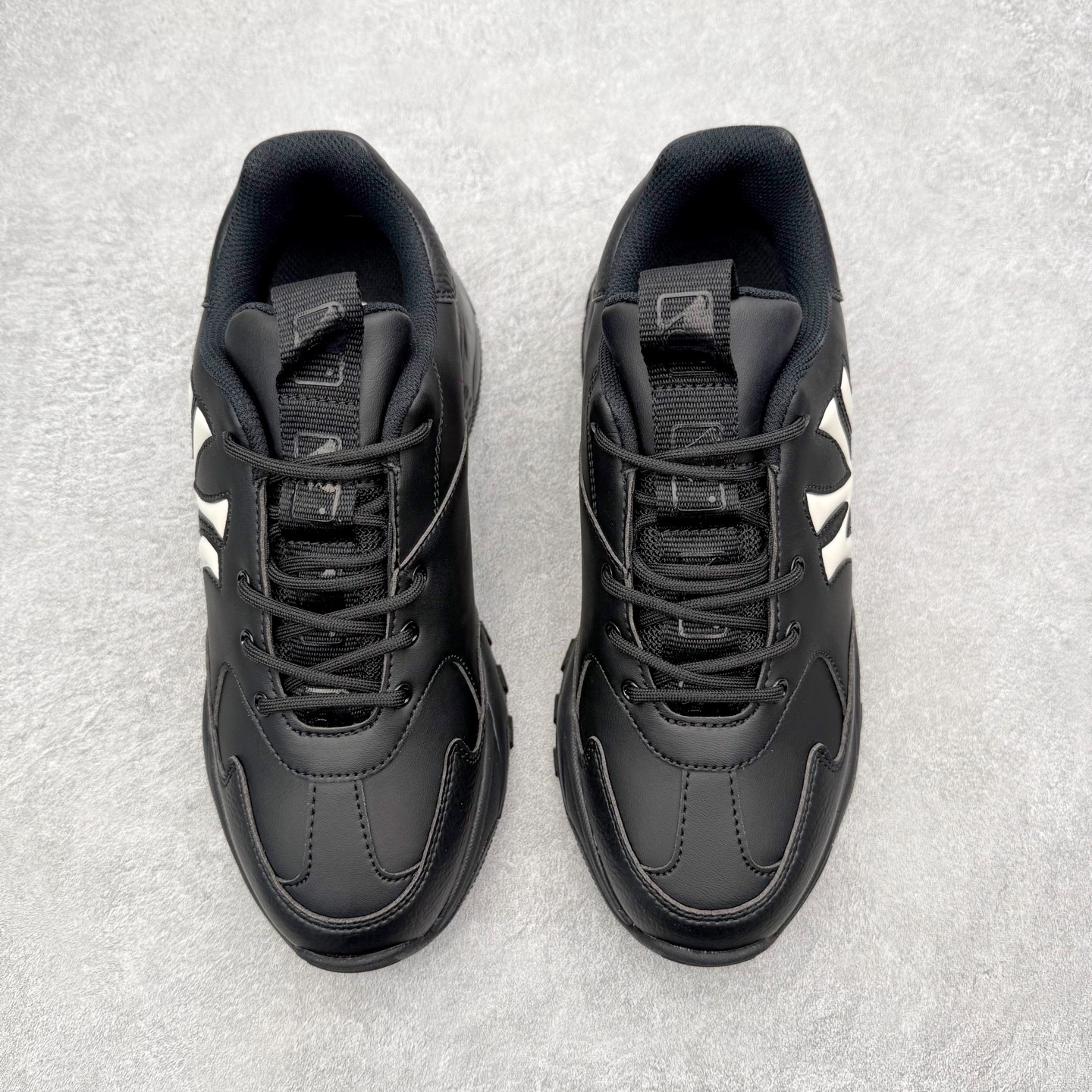 图片[2]-＃纯原福利 MLB BigBall Chunky纽约洋基队增高复古风印花老爹鞋 MLB是韩国F&F旗下潮流服装品牌 拥有150年历史的经典传统 是街头文化和国际生活方式的领导者 MLB拥有包括男装、女装、童装、配饰在内的全品类服饰 提供覆盖各性别、各年龄层、From Head to Toe的穿搭装备 其产品结合了韩国的时尚造型与质感 展现了运动服饰也可以兼具时尚潮流的风格 在产品设计上 MLB不仅融合了美国职业棒球大联盟的各当家球队 更结合了棒球运动中的各个元素 复古风范自信控场 复古鞋型率先勾描独特的自我态度 在经典线条与时尚元素的精彩交织下刷新街头复古运动风潮 质感十足兼备卓越的舒适透气性能迎合夏日追求的自在脚感。尺码：36 36.5 37.5 38 38.5 39 40 40.5 41 42 42.5 43 44 44.5 45-选品中心