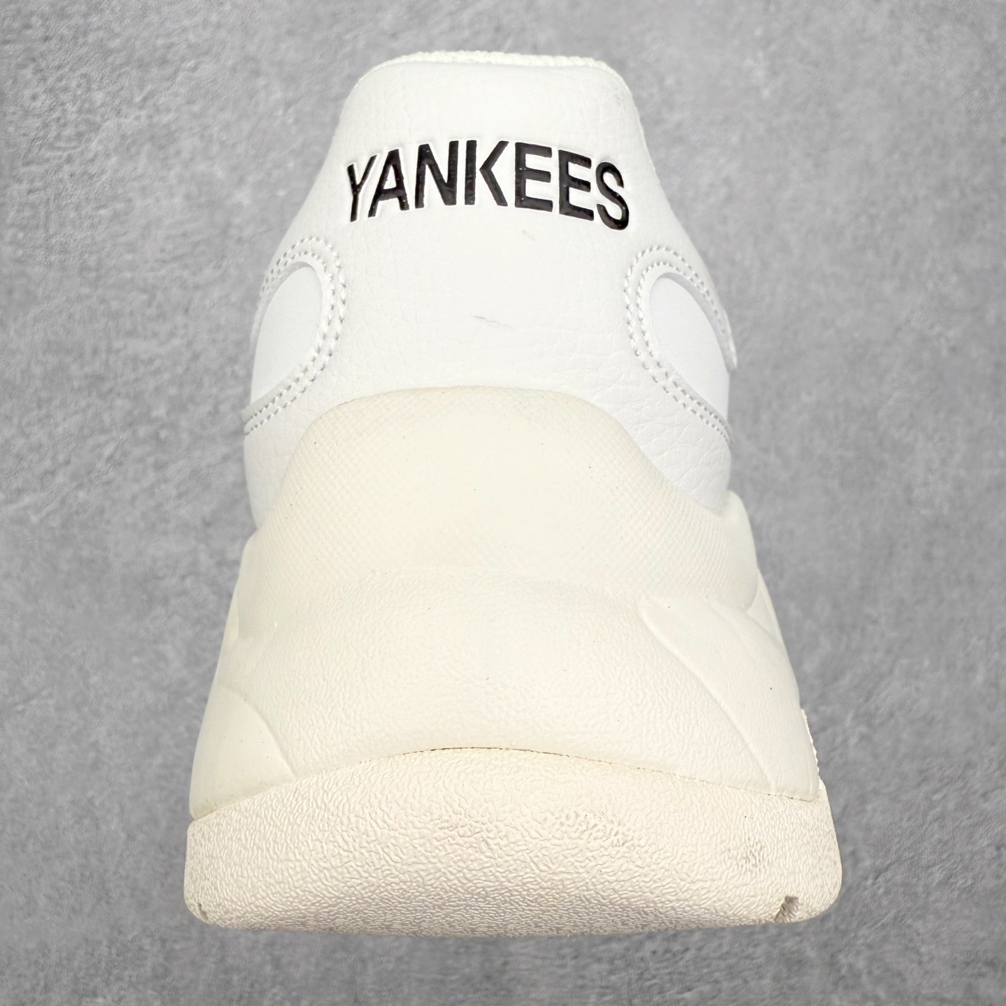 图片[8]-＃纯原福利 MLB BigBall Chunky纽约洋基队增高复古风印花老爹鞋 MLB是韩国F&F旗下潮流服装品牌 拥有150年历史的经典传统 是街头文化和国际生活方式的领导者 MLB拥有包括男装、女装、童装、配饰在内的全品类服饰 提供覆盖各性别、各年龄层、From Head to Toe的穿搭装备 其产品结合了韩国的时尚造型与质感 展现了运动服饰也可以兼具时尚潮流的风格 在产品设计上 MLB不仅融合了美国职业棒球大联盟的各当家球队 更结合了棒球运动中的各个元素 复古风范自信控场 复古鞋型率先勾描独特的自我态度 在经典线条与时尚元素的精彩交织下刷新街头复古运动风潮 质感十足兼备卓越的舒适透气性能迎合夏日追求的自在脚感。尺码：36 36.5 37.5 38 38.5 39 40 40.5 41 42 42.5 43 44 44.5 45-选品中心