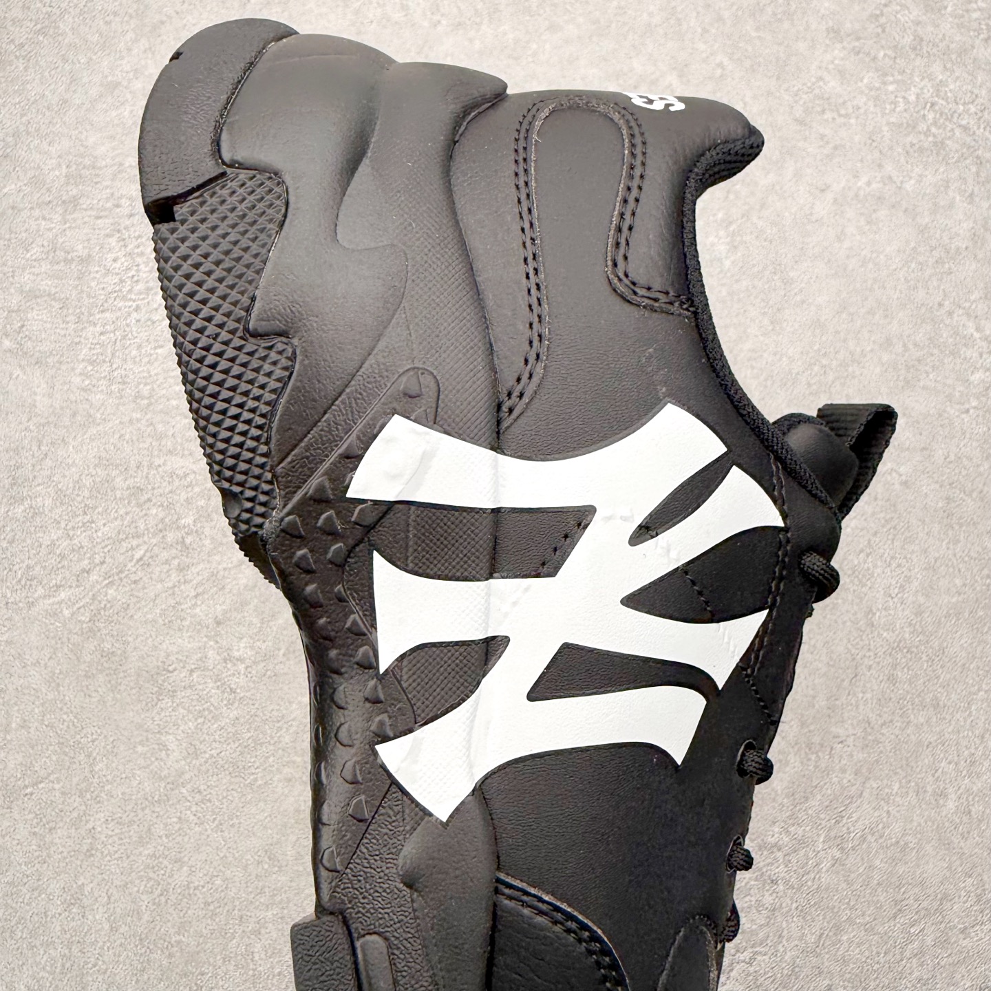 图片[6]-＃纯原福利 MLB BigBall Chunky纽约洋基队增高复古风印花老爹鞋 MLB是韩国F&F旗下潮流服装品牌 拥有150年历史的经典传统 是街头文化和国际生活方式的领导者 MLB拥有包括男装、女装、童装、配饰在内的全品类服饰 提供覆盖各性别、各年龄层、From Head to Toe的穿搭装备 其产品结合了韩国的时尚造型与质感 展现了运动服饰也可以兼具时尚潮流的风格 在产品设计上 MLB不仅融合了美国职业棒球大联盟的各当家球队 更结合了棒球运动中的各个元素 复古风范自信控场 复古鞋型率先勾描独特的自我态度 在经典线条与时尚元素的精彩交织下刷新街头复古运动风潮 质感十足兼备卓越的舒适透气性能迎合夏日追求的自在脚感。尺码：36 36.5 37.5 38 38.5 39 40 40.5 41 42 42.5 43 44 44.5 45-选品中心