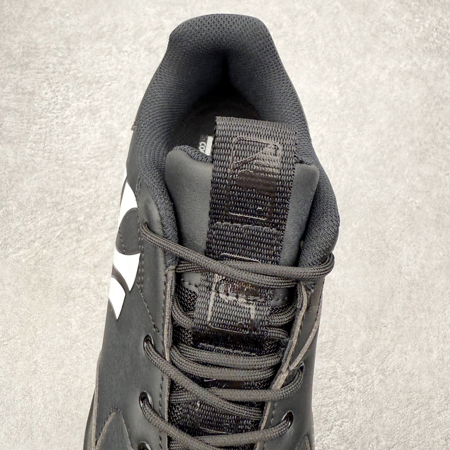 图片[5]-＃纯原福利 MLB BigBall Chunky纽约洋基队增高复古风印花老爹鞋 MLB是韩国F&F旗下潮流服装品牌 拥有150年历史的经典传统 是街头文化和国际生活方式的领导者 MLB拥有包括男装、女装、童装、配饰在内的全品类服饰 提供覆盖各性别、各年龄层、From Head to Toe的穿搭装备 其产品结合了韩国的时尚造型与质感 展现了运动服饰也可以兼具时尚潮流的风格 在产品设计上 MLB不仅融合了美国职业棒球大联盟的各当家球队 更结合了棒球运动中的各个元素 复古风范自信控场 复古鞋型率先勾描独特的自我态度 在经典线条与时尚元素的精彩交织下刷新街头复古运动风潮 质感十足兼备卓越的舒适透气性能迎合夏日追求的自在脚感。尺码：36 36.5 37.5 38 38.5 39 40 40.5 41 42 42.5 43 44 44.5 45-选品中心