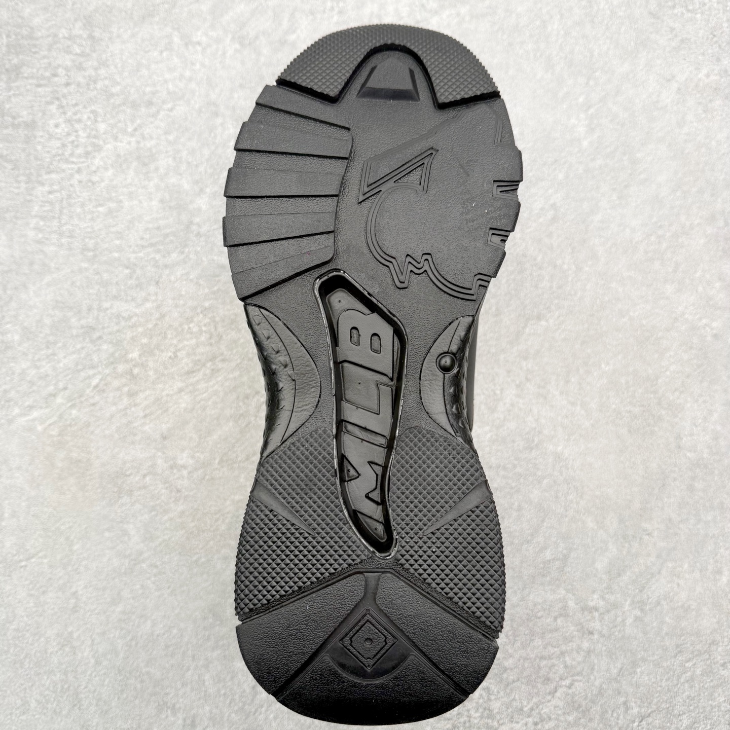 图片[9]-＃纯原福利 MLB BigBall Chunky纽约洋基队增高复古风印花老爹鞋 MLB是韩国F&F旗下潮流服装品牌 拥有150年历史的经典传统 是街头文化和国际生活方式的领导者 MLB拥有包括男装、女装、童装、配饰在内的全品类服饰 提供覆盖各性别、各年龄层、From Head to Toe的穿搭装备 其产品结合了韩国的时尚造型与质感 展现了运动服饰也可以兼具时尚潮流的风格 在产品设计上 MLB不仅融合了美国职业棒球大联盟的各当家球队 更结合了棒球运动中的各个元素 复古风范自信控场 复古鞋型率先勾描独特的自我态度 在经典线条与时尚元素的精彩交织下刷新街头复古运动风潮 质感十足兼备卓越的舒适透气性能迎合夏日追求的自在脚感。尺码：36 36.5 37.5 38 38.5 39 40 40.5 41 42 42.5 43 44 44.5 45-选品中心