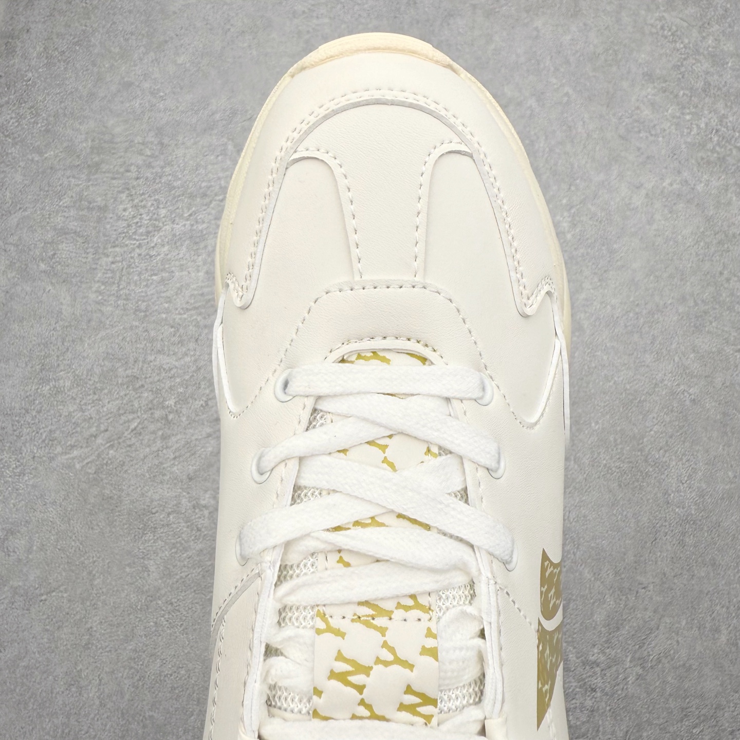 图片[4]-＃纯原福利 MLB BigBall Chunky纽约洋基队增高复古风印花老爹鞋 MLB是韩国F&F旗下潮流服装品牌 拥有150年历史的经典传统 是街头文化和国际生活方式的领导者 MLB拥有包括男装、女装、童装、配饰在内的全品类服饰 提供覆盖各性别、各年龄层、From Head to Toe的穿搭装备 其产品结合了韩国的时尚造型与质感 展现了运动服饰也可以兼具时尚潮流的风格 在产品设计上 MLB不仅融合了美国职业棒球大联盟的各当家球队 更结合了棒球运动中的各个元素 复古风范自信控场 复古鞋型率先勾描独特的自我态度 在经典线条与时尚元素的精彩交织下刷新街头复古运动风潮 质感十足兼备卓越的舒适透气性能迎合夏日追求的自在脚感。尺码：36 36.5 37.5 38 38.5 39 40 40.5 41 42 42.5 43 44 44.5 45-选品中心