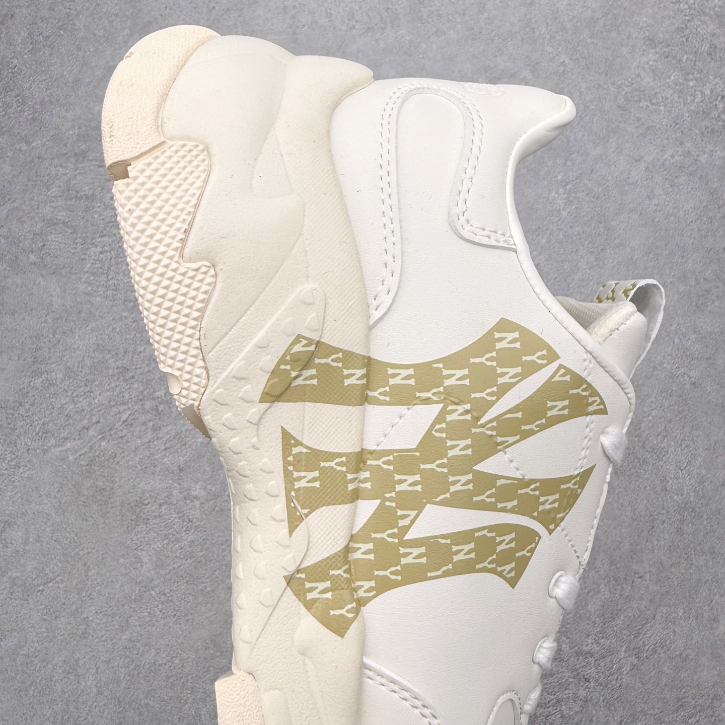 图片[6]-＃纯原福利 MLB BigBall Chunky纽约洋基队增高复古风印花老爹鞋 MLB是韩国F&F旗下潮流服装品牌 拥有150年历史的经典传统 是街头文化和国际生活方式的领导者 MLB拥有包括男装、女装、童装、配饰在内的全品类服饰 提供覆盖各性别、各年龄层、From Head to Toe的穿搭装备 其产品结合了韩国的时尚造型与质感 展现了运动服饰也可以兼具时尚潮流的风格 在产品设计上 MLB不仅融合了美国职业棒球大联盟的各当家球队 更结合了棒球运动中的各个元素 复古风范自信控场 复古鞋型率先勾描独特的自我态度 在经典线条与时尚元素的精彩交织下刷新街头复古运动风潮 质感十足兼备卓越的舒适透气性能迎合夏日追求的自在脚感。尺码：36 36.5 37.5 38 38.5 39 40 40.5 41 42 42.5 43 44 44.5 45-选品中心