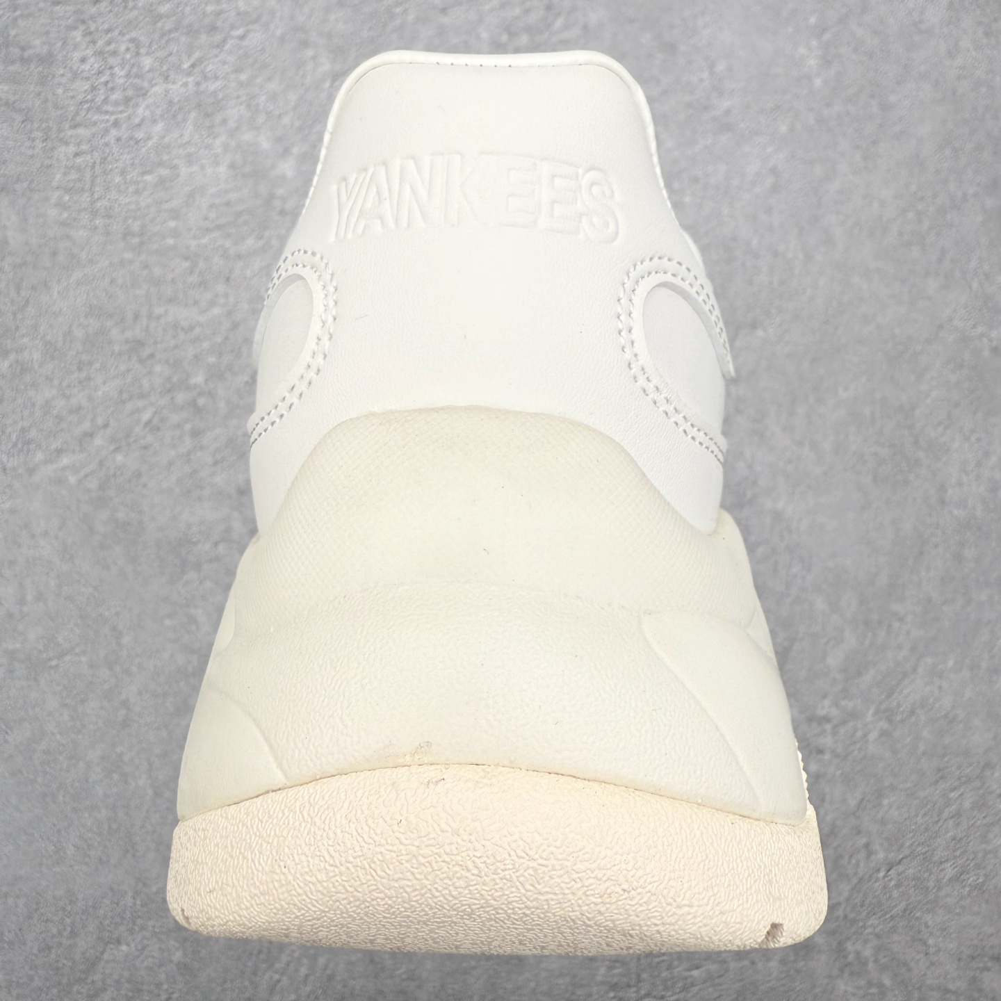 图片[7]-＃纯原福利 MLB BigBall Chunky纽约洋基队增高复古风印花老爹鞋 MLB是韩国F&F旗下潮流服装品牌 拥有150年历史的经典传统 是街头文化和国际生活方式的领导者 MLB拥有包括男装、女装、童装、配饰在内的全品类服饰 提供覆盖各性别、各年龄层、From Head to Toe的穿搭装备 其产品结合了韩国的时尚造型与质感 展现了运动服饰也可以兼具时尚潮流的风格 在产品设计上 MLB不仅融合了美国职业棒球大联盟的各当家球队 更结合了棒球运动中的各个元素 复古风范自信控场 复古鞋型率先勾描独特的自我态度 在经典线条与时尚元素的精彩交织下刷新街头复古运动风潮 质感十足兼备卓越的舒适透气性能迎合夏日追求的自在脚感。尺码：36 36.5 37.5 38 38.5 39 40 40.5 41 42 42.5 43 44 44.5 45-选品中心