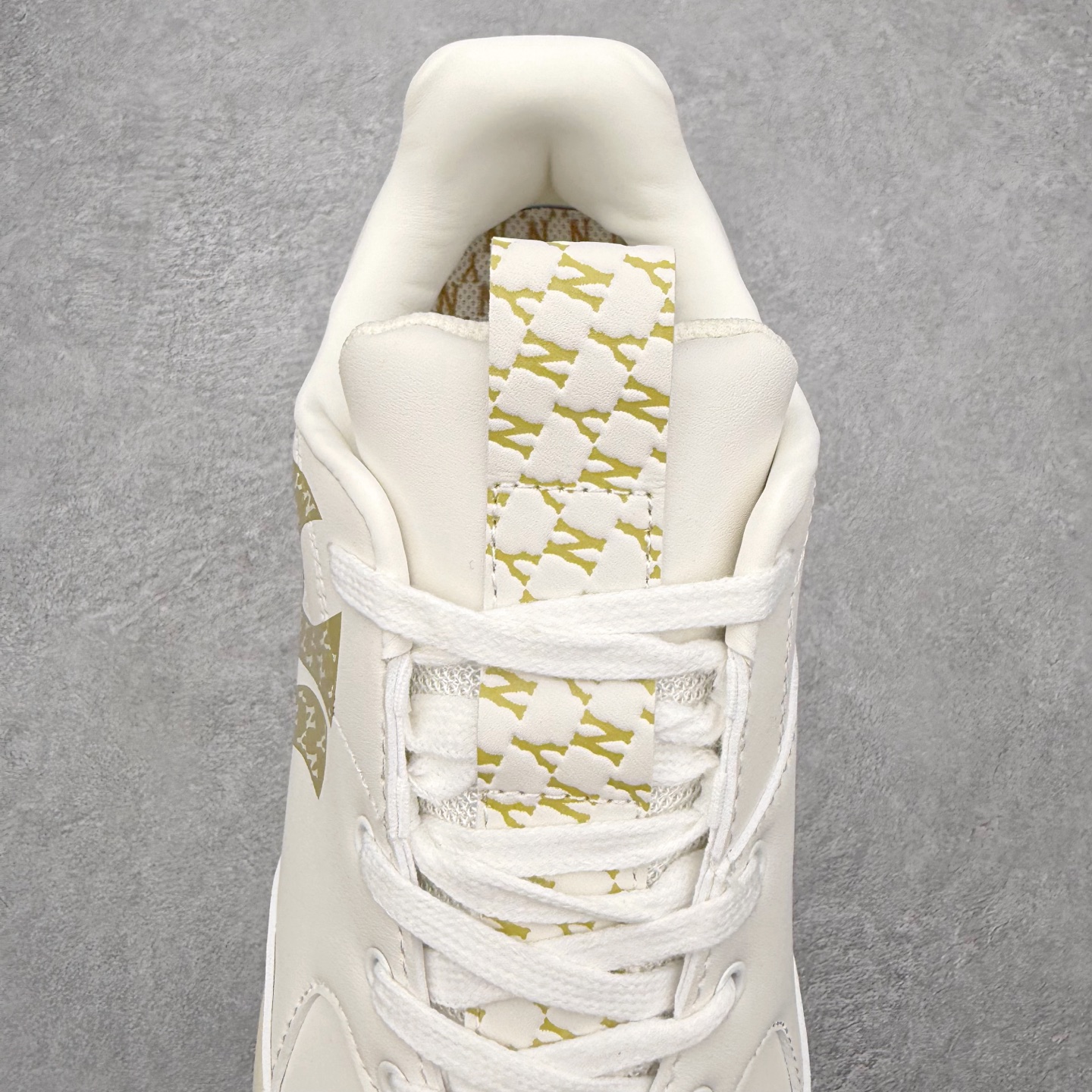 图片[5]-＃纯原福利 MLB BigBall Chunky纽约洋基队增高复古风印花老爹鞋 MLB是韩国F&F旗下潮流服装品牌 拥有150年历史的经典传统 是街头文化和国际生活方式的领导者 MLB拥有包括男装、女装、童装、配饰在内的全品类服饰 提供覆盖各性别、各年龄层、From Head to Toe的穿搭装备 其产品结合了韩国的时尚造型与质感 展现了运动服饰也可以兼具时尚潮流的风格 在产品设计上 MLB不仅融合了美国职业棒球大联盟的各当家球队 更结合了棒球运动中的各个元素 复古风范自信控场 复古鞋型率先勾描独特的自我态度 在经典线条与时尚元素的精彩交织下刷新街头复古运动风潮 质感十足兼备卓越的舒适透气性能迎合夏日追求的自在脚感。尺码：36 36.5 37.5 38 38.5 39 40 40.5 41 42 42.5 43 44 44.5 45-选品中心