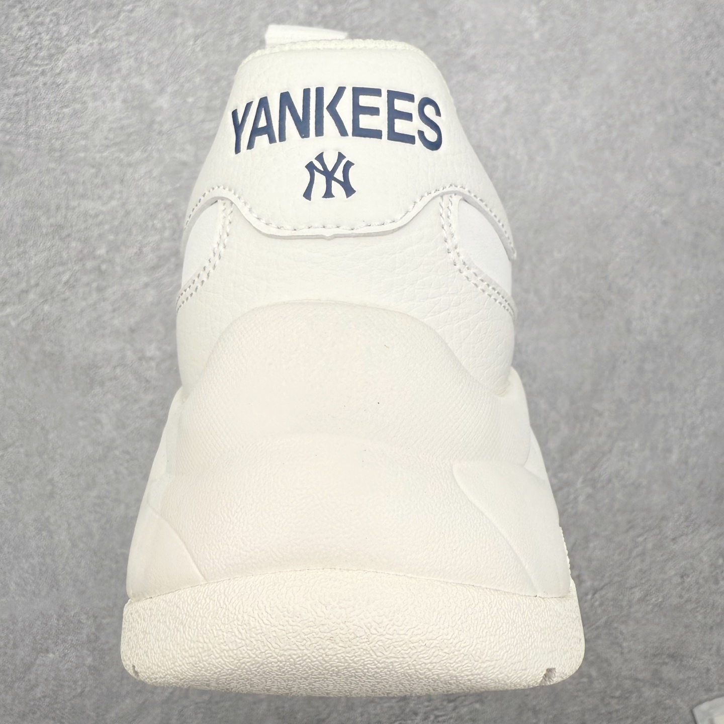 图片[8]-＃纯原福利 MLB BigBall Chunky纽约洋基队增高复古风印花老爹鞋 MLB是韩国F&F旗下潮流服装品牌 拥有150年历史的经典传统 是街头文化和国际生活方式的领导者 MLB拥有包括男装、女装、童装、配饰在内的全品类服饰 提供覆盖各性别、各年龄层、From Head to Toe的穿搭装备 其产品结合了韩国的时尚造型与质感 展现了运动服饰也可以兼具时尚潮流的风格 在产品设计上 MLB不仅融合了美国职业棒球大联盟的各当家球队 更结合了棒球运动中的各个元素 复古风范自信控场 复古鞋型率先勾描独特的自我态度 在经典线条与时尚元素的精彩交织下刷新街头复古运动风潮 质感十足兼备卓越的舒适透气性能迎合夏日追求的自在脚感。尺码：36 36.5 37.5 38 38.5 39 40 40.5 41 42 42.5 43 44 44.5 45-选品中心