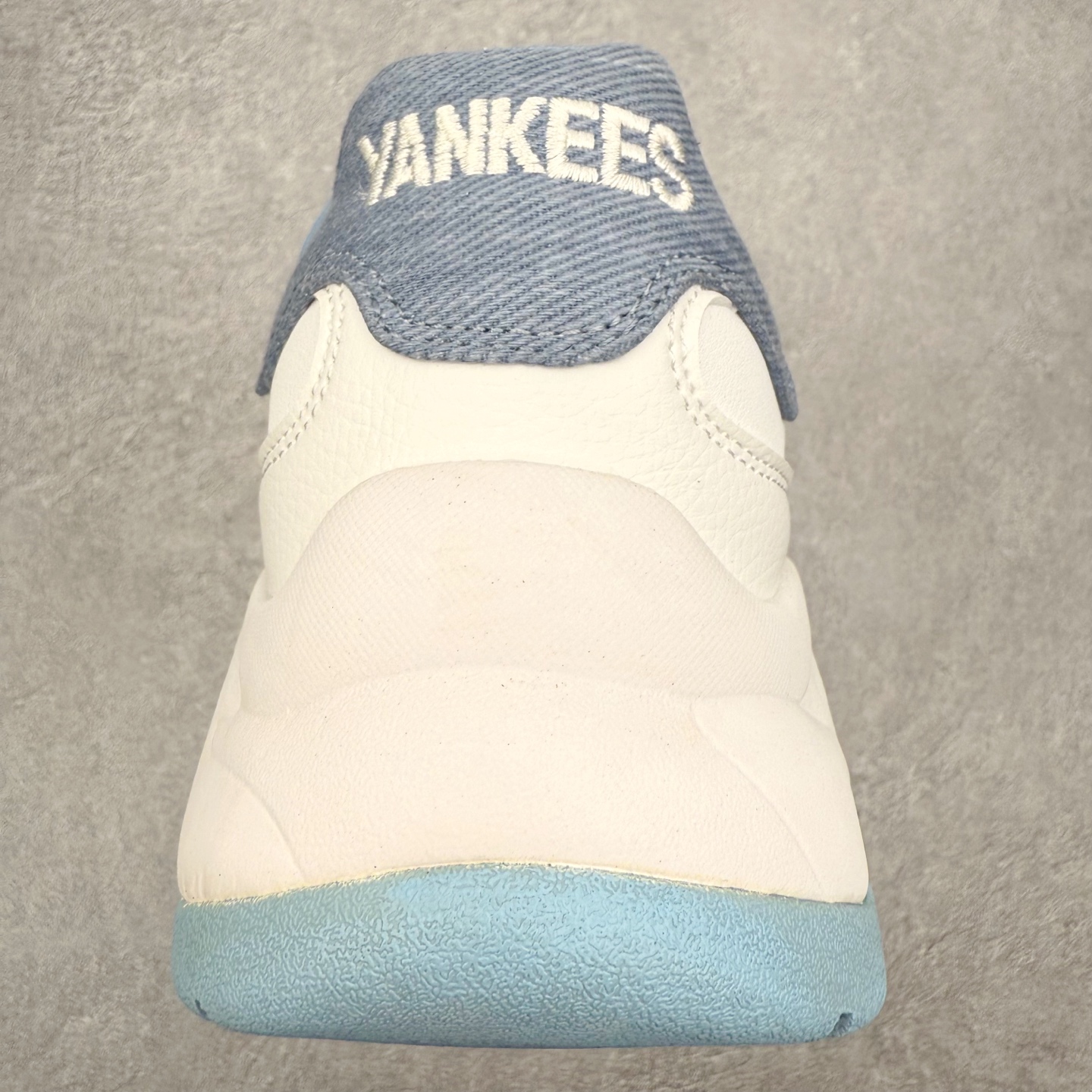 图片[8]-＃纯原福利 MLB BigBall Chunky纽约洋基队增高复古风印花老爹鞋 MLB是韩国F&F旗下潮流服装品牌 拥有150年历史的经典传统 是街头文化和国际生活方式的领导者 MLB拥有包括男装、女装、童装、配饰在内的全品类服饰 提供覆盖各性别、各年龄层、From Head to Toe的穿搭装备 其产品结合了韩国的时尚造型与质感 展现了运动服饰也可以兼具时尚潮流的风格 在产品设计上 MLB不仅融合了美国职业棒球大联盟的各当家球队 更结合了棒球运动中的各个元素 复古风范自信控场 复古鞋型率先勾描独特的自我态度 在经典线条与时尚元素的精彩交织下刷新街头复古运动风潮 质感十足兼备卓越的舒适透气性能迎合夏日追求的自在脚感。尺码：36 36.5 37.5 38 38.5 39 40 40.5 41 42 42.5 43 44 44.5 45-选品中心