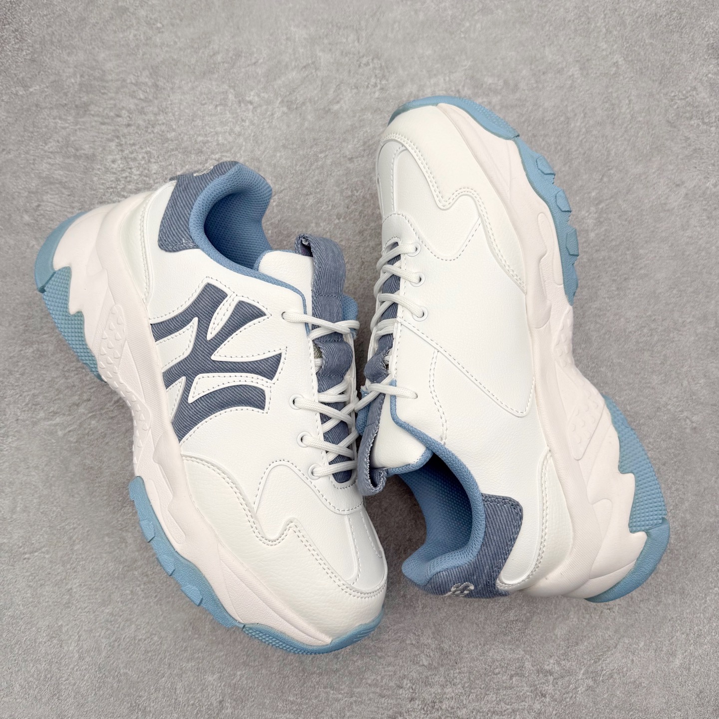 图片[3]-＃纯原福利 MLB BigBall Chunky纽约洋基队增高复古风印花老爹鞋 MLB是韩国F&F旗下潮流服装品牌 拥有150年历史的经典传统 是街头文化和国际生活方式的领导者 MLB拥有包括男装、女装、童装、配饰在内的全品类服饰 提供覆盖各性别、各年龄层、From Head to Toe的穿搭装备 其产品结合了韩国的时尚造型与质感 展现了运动服饰也可以兼具时尚潮流的风格 在产品设计上 MLB不仅融合了美国职业棒球大联盟的各当家球队 更结合了棒球运动中的各个元素 复古风范自信控场 复古鞋型率先勾描独特的自我态度 在经典线条与时尚元素的精彩交织下刷新街头复古运动风潮 质感十足兼备卓越的舒适透气性能迎合夏日追求的自在脚感。尺码：36 36.5 37.5 38 38.5 39 40 40.5 41 42 42.5 43 44 44.5 45-选品中心