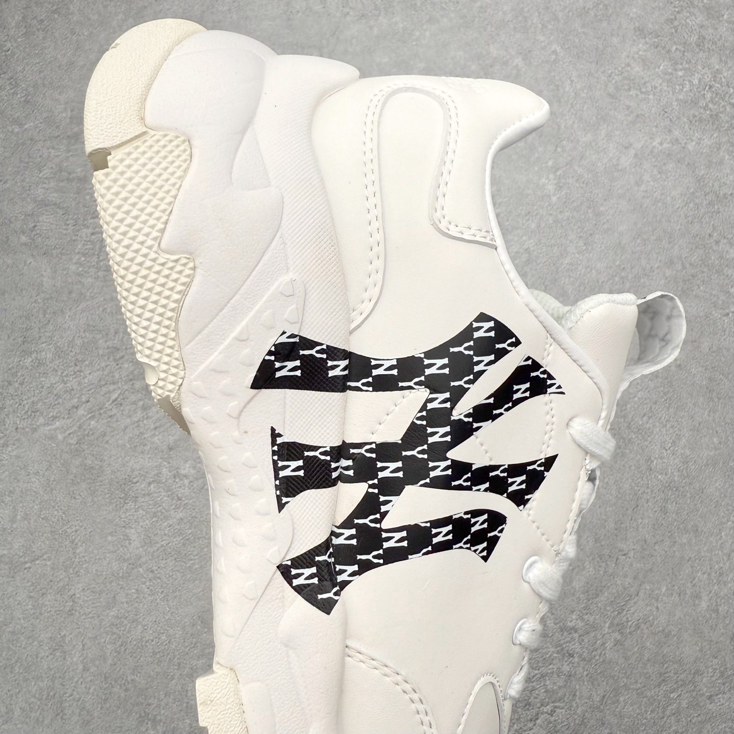 图片[6]-＃纯原福利 MLB BigBall Chunky纽约洋基队增高复古风印花老爹鞋 MLB是韩国F&F旗下潮流服装品牌 拥有150年历史的经典传统 是街头文化和国际生活方式的领导者 MLB拥有包括男装、女装、童装、配饰在内的全品类服饰 提供覆盖各性别、各年龄层、From Head to Toe的穿搭装备 其产品结合了韩国的时尚造型与质感 展现了运动服饰也可以兼具时尚潮流的风格 在产品设计上 MLB不仅融合了美国职业棒球大联盟的各当家球队 更结合了棒球运动中的各个元素 复古风范自信控场 复古鞋型率先勾描独特的自我态度 在经典线条与时尚元素的精彩交织下刷新街头复古运动风潮 质感十足兼备卓越的舒适透气性能迎合夏日追求的自在脚感。尺码：36 36.5 37.5 38 38.5 39 40 40.5 41 42 42.5 43 44 44.5 45-选品中心