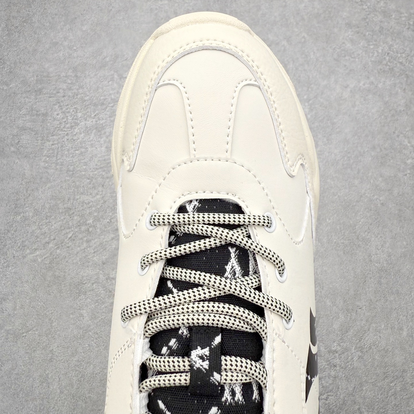 图片[4]-＃纯原福利 MLB BigBall Chunky纽约洋基队增高复古风印花老爹鞋 MLB是韩国F&F旗下潮流服装品牌 拥有150年历史的经典传统 是街头文化和国际生活方式的领导者 MLB拥有包括男装、女装、童装、配饰在内的全品类服饰 提供覆盖各性别、各年龄层、From Head to Toe的穿搭装备 其产品结合了韩国的时尚造型与质感 展现了运动服饰也可以兼具时尚潮流的风格 在产品设计上 MLB不仅融合了美国职业棒球大联盟的各当家球队 更结合了棒球运动中的各个元素 复古风范自信控场 复古鞋型率先勾描独特的自我态度 在经典线条与时尚元素的精彩交织下刷新街头复古运动风潮 质感十足兼备卓越的舒适透气性能迎合夏日追求的自在脚感。尺码：36 36.5 37.5 38 38.5 39 40 40.5 41 42 42.5 43 44 44.5 45-选品中心