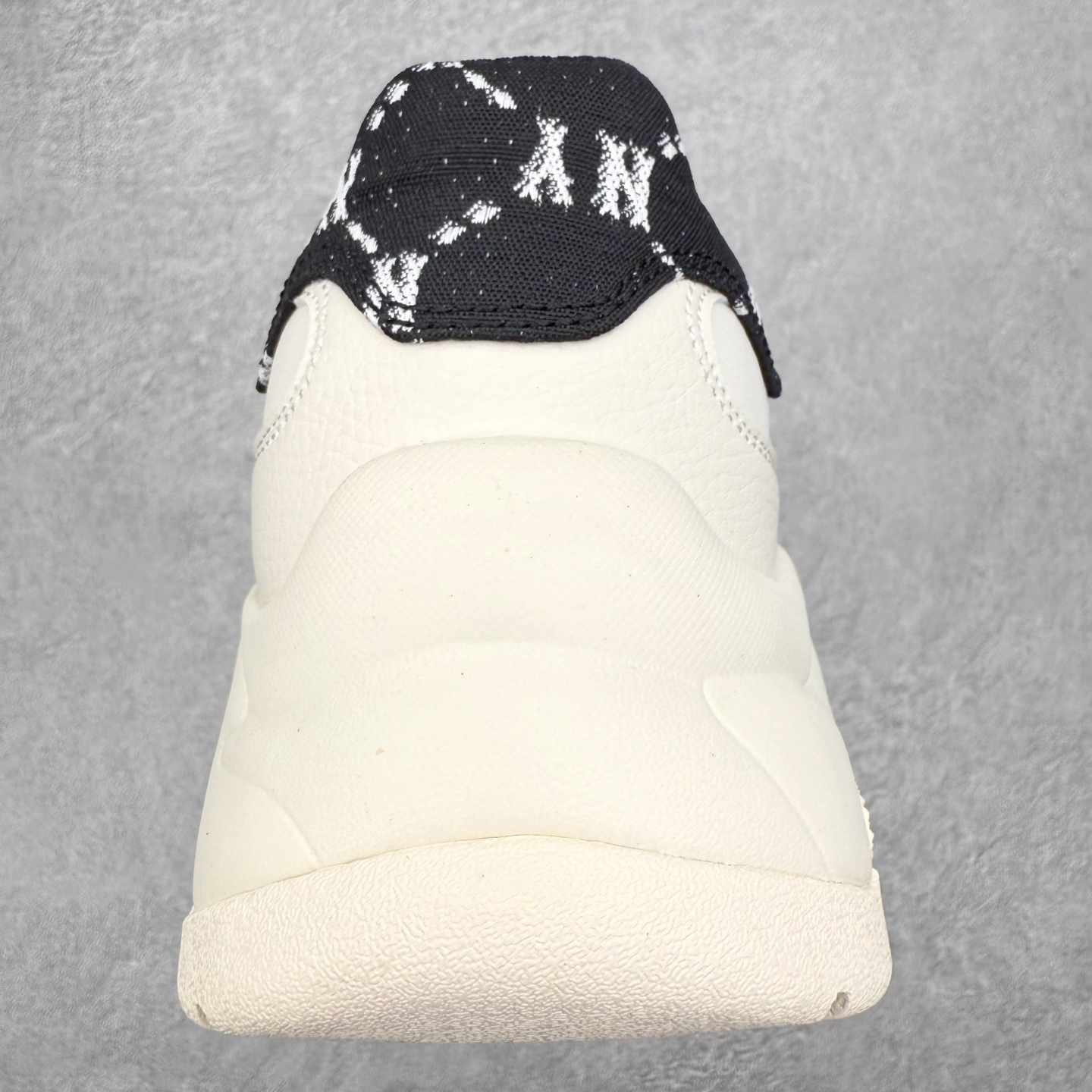 图片[8]-＃纯原福利 MLB BigBall Chunky纽约洋基队增高复古风印花老爹鞋 MLB是韩国F&F旗下潮流服装品牌 拥有150年历史的经典传统 是街头文化和国际生活方式的领导者 MLB拥有包括男装、女装、童装、配饰在内的全品类服饰 提供覆盖各性别、各年龄层、From Head to Toe的穿搭装备 其产品结合了韩国的时尚造型与质感 展现了运动服饰也可以兼具时尚潮流的风格 在产品设计上 MLB不仅融合了美国职业棒球大联盟的各当家球队 更结合了棒球运动中的各个元素 复古风范自信控场 复古鞋型率先勾描独特的自我态度 在经典线条与时尚元素的精彩交织下刷新街头复古运动风潮 质感十足兼备卓越的舒适透气性能迎合夏日追求的自在脚感。尺码：36 36.5 37.5 38 38.5 39 40 40.5 41 42 42.5 43 44 44.5 45-选品中心