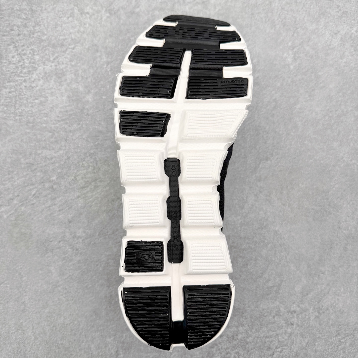 图片[9]-On昂跑 Cloudmonster 舒适 织物防滑透气回弹 低帮 休闲长跑城市通勤跑步鞋 此运动品牌 开创于2010年 缓震着陆、强效回弹、轻柔质感的设计构思始终是ON研制关键 与此同时基于“为全球提供革新性的跑步感受”信念 陆续推出了多款跑鞋及其以专业运动人体跑步工程学为设计关键的功能性跑步服饰设备 让跑者不费力气地畅快畅跑 尺码：36 36.5 37.5 38 38.5 39 40 40.5 41 42 42.5 43 44 44.5 45-选品中心