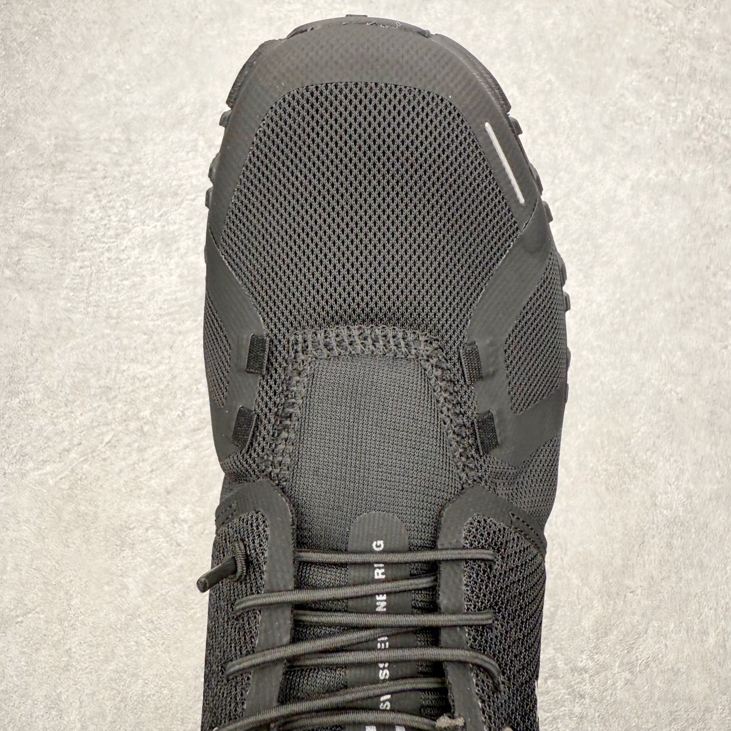 图片[4]-On昂跑 Cloudmonster 舒适 织物防滑透气回弹 低帮 休闲长跑城市通勤跑步鞋 此运动品牌 开创于2010年 缓震着陆、强效回弹、轻柔质感的设计构思始终是ON研制关键 与此同时基于“为全球提供革新性的跑步感受”信念 陆续推出了多款跑鞋及其以专业运动人体跑步工程学为设计关键的功能性跑步服饰设备 让跑者不费力气地畅快畅跑 尺码：36 36.5 37.5 38 38.5 39 40 40.5 41 42 42.5 43 44 44.5 45-选品中心