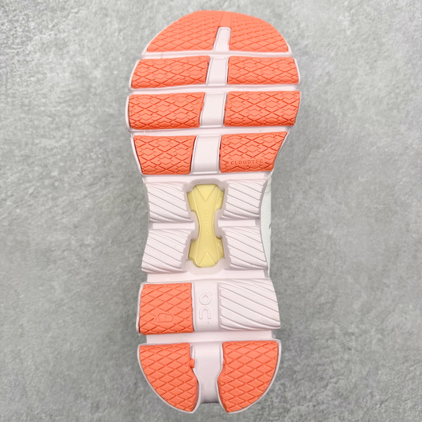 图片[9]-On昂跑 Cloudmonster 舒适 织物防滑透气回弹 低帮 休闲长跑城市通勤跑步鞋 此运动品牌 开创于2010年 缓震着陆、强效回弹、轻柔质感的设计构思始终是ON研制关键 与此同时基于“为全球提供革新性的跑步感受”信念 陆续推出了多款跑鞋及其以专业运动人体跑步工程学为设计关键的功能性跑步服饰设备 让跑者不费力气地畅快畅跑 尺码：36 36.5 37.5 38 38.5 39 40 40.5 41 42 42.5 43 44 44.5 45-选品中心