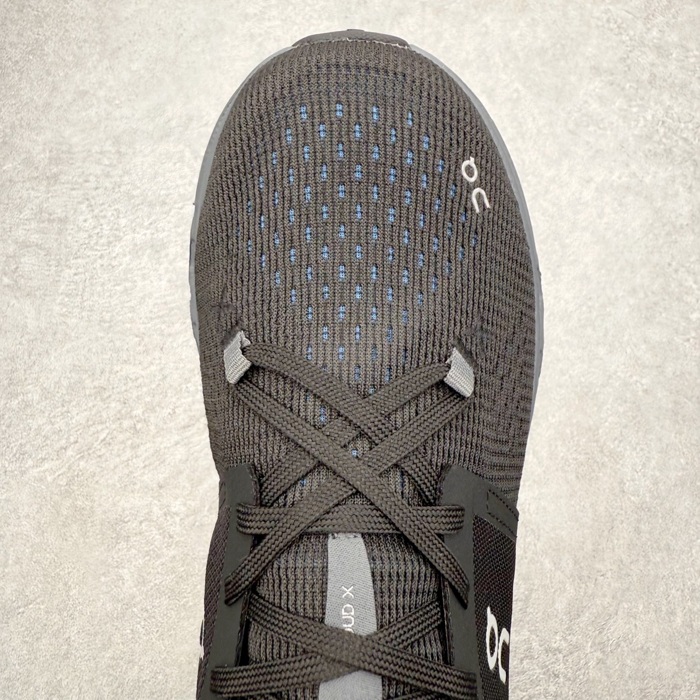 图片[4]-On昂跑 Cloudmonster 舒适 织物防滑透气回弹 低帮 休闲长跑城市通勤跑步鞋 此运动品牌 开创于2010年 缓震着陆、强效回弹、轻柔质感的设计构思始终是ON研制关键 与此同时基于“为全球提供革新性的跑步感受”信念 陆续推出了多款跑鞋及其以专业运动人体跑步工程学为设计关键的功能性跑步服饰设备 让跑者不费力气地畅快畅跑 尺码：36 36.5 37.5 38 38.5 39 40 40.5 41 42 42.5 43 44 44.5 45-选品中心